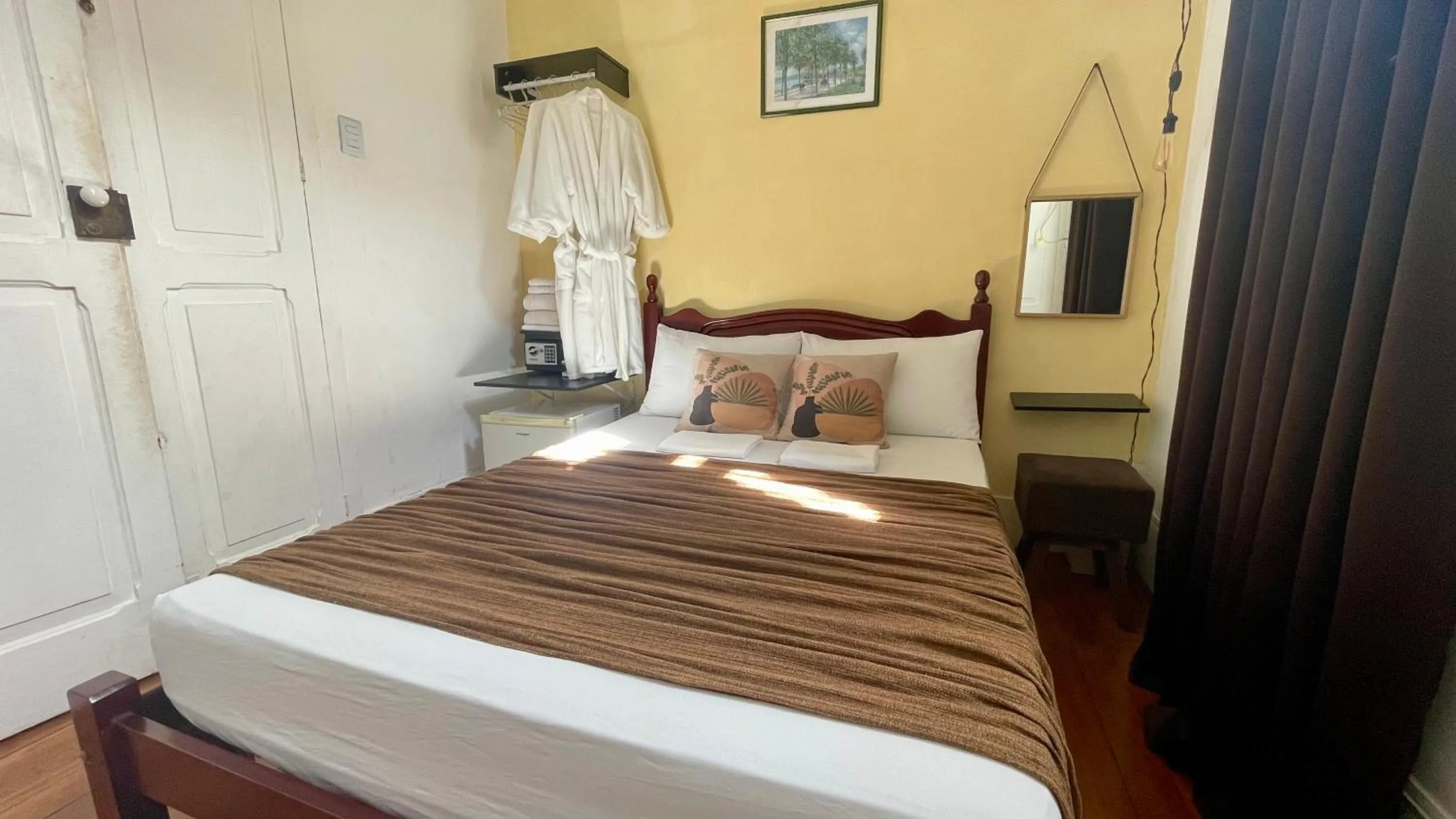 Photo of the whole room, Bed in Panorama Inn