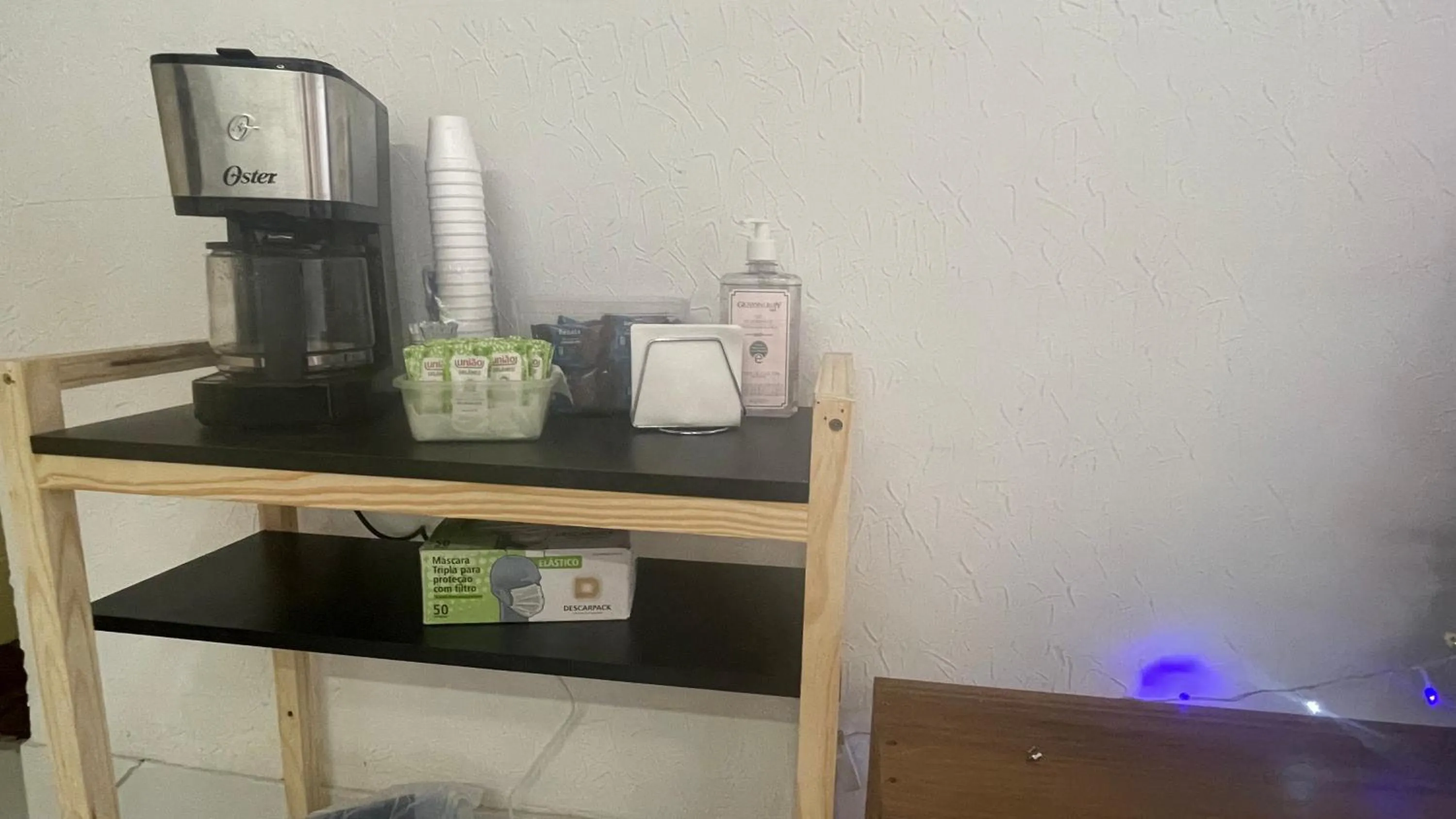 Coffee/tea facilities in Panorama Inn