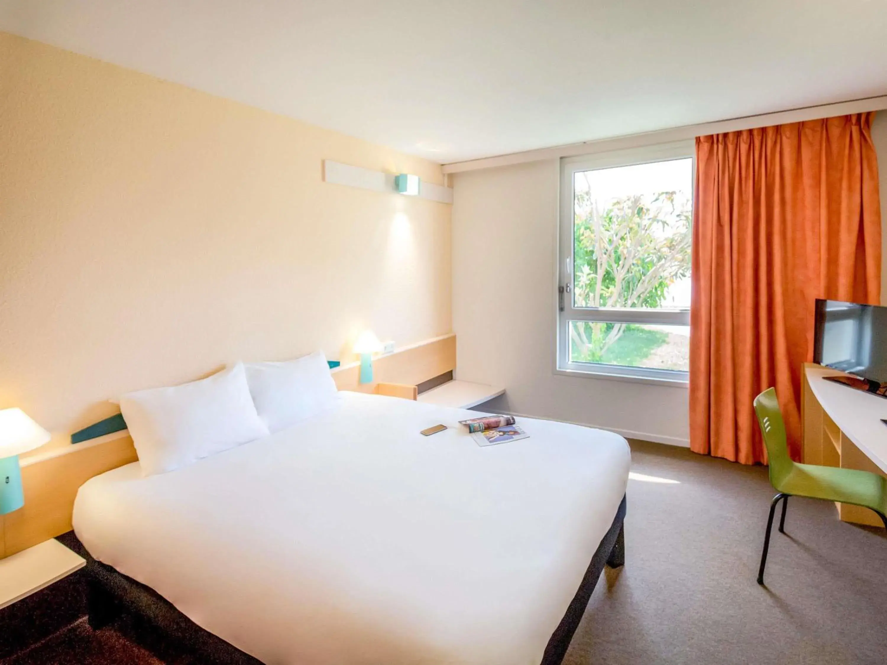 Property building, Bed in ibis Perpignan Nord Rivesaltes Property building, Bed in ibis Perpignan Nord Rivesaltes