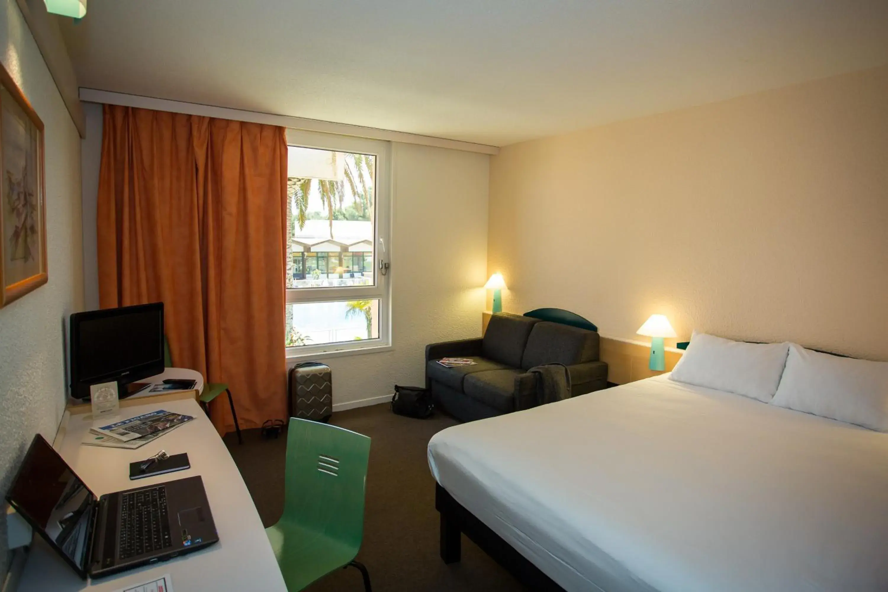 Photo of the whole room, Bed in ibis Perpignan Nord Rivesaltes Photo of the whole room, Bed in ibis Perpignan Nord Rivesaltes