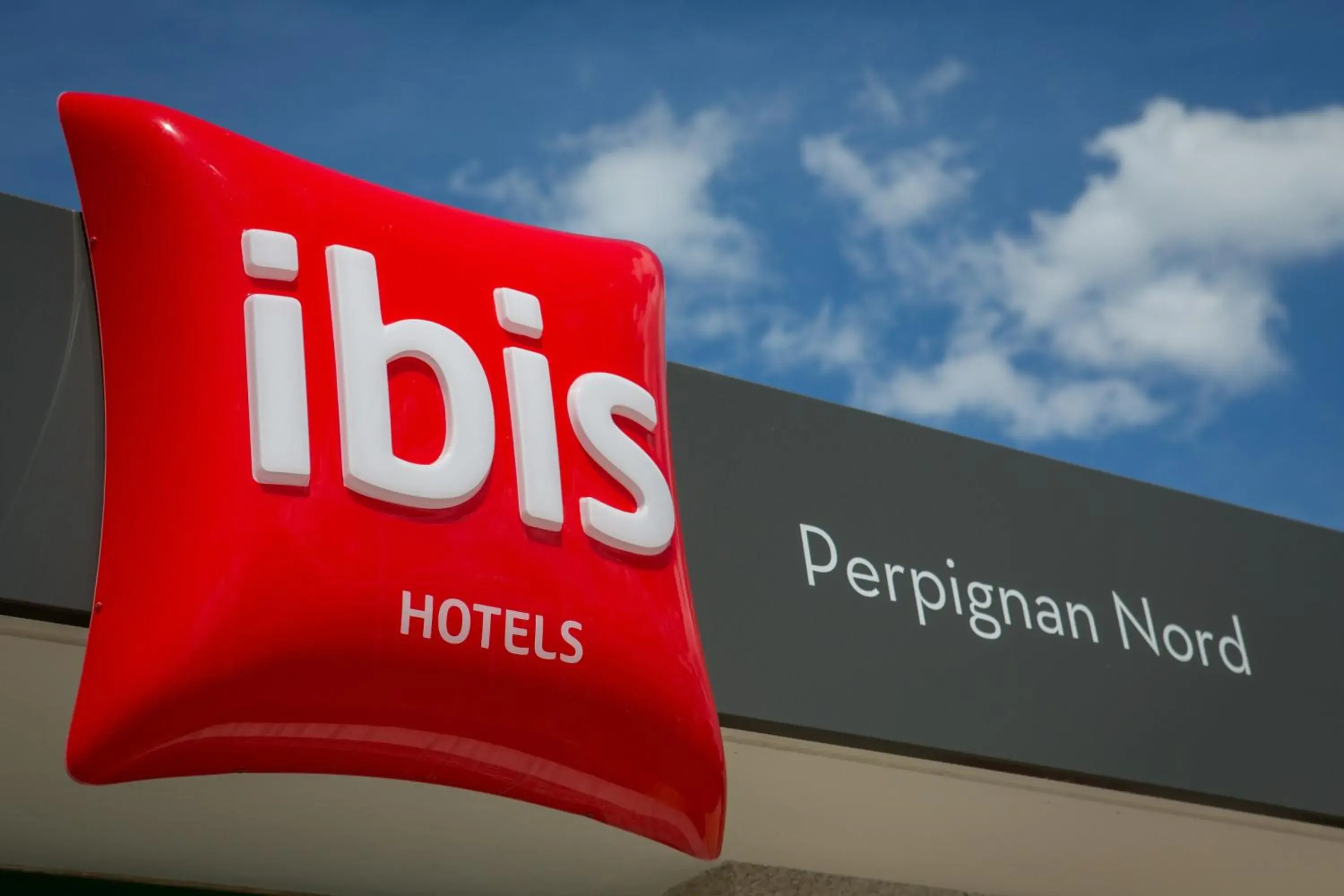 Facade/entrance in ibis Perpignan Nord Rivesaltes Facade/entrance in ibis Perpignan Nord Rivesaltes