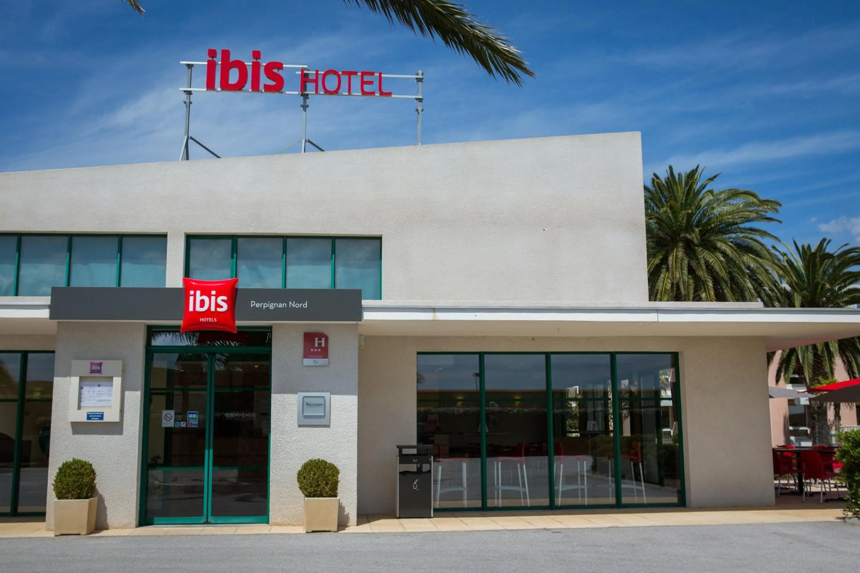 Facade/entrance in ibis Perpignan Nord Rivesaltes