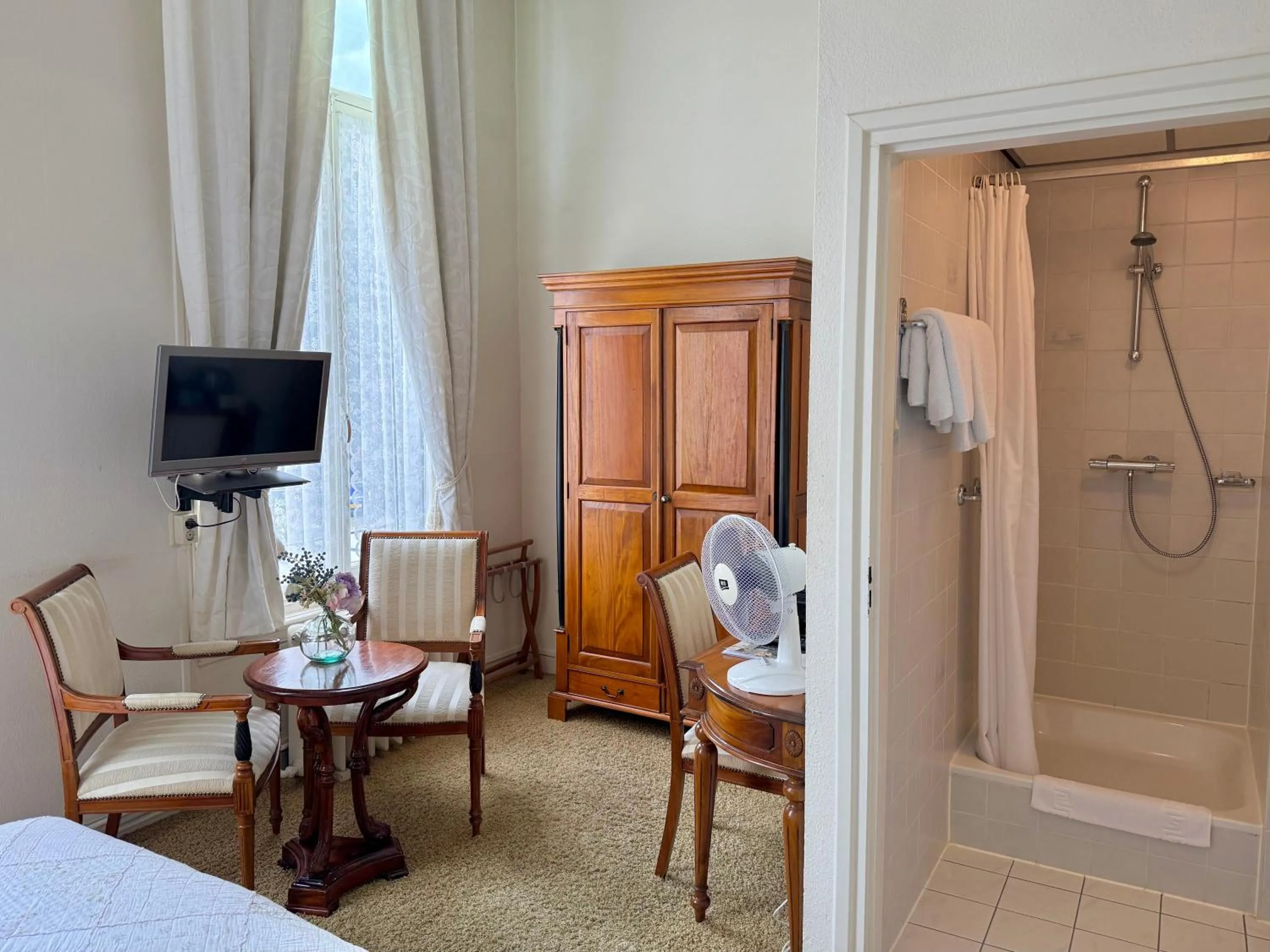 Shower, Bed in Hotel Molendal