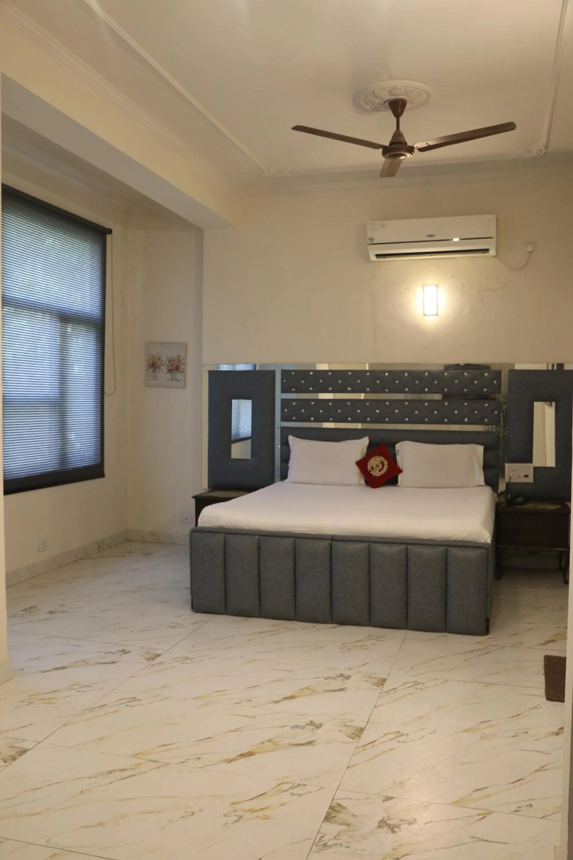 Bed in Hotel Swisston Palace