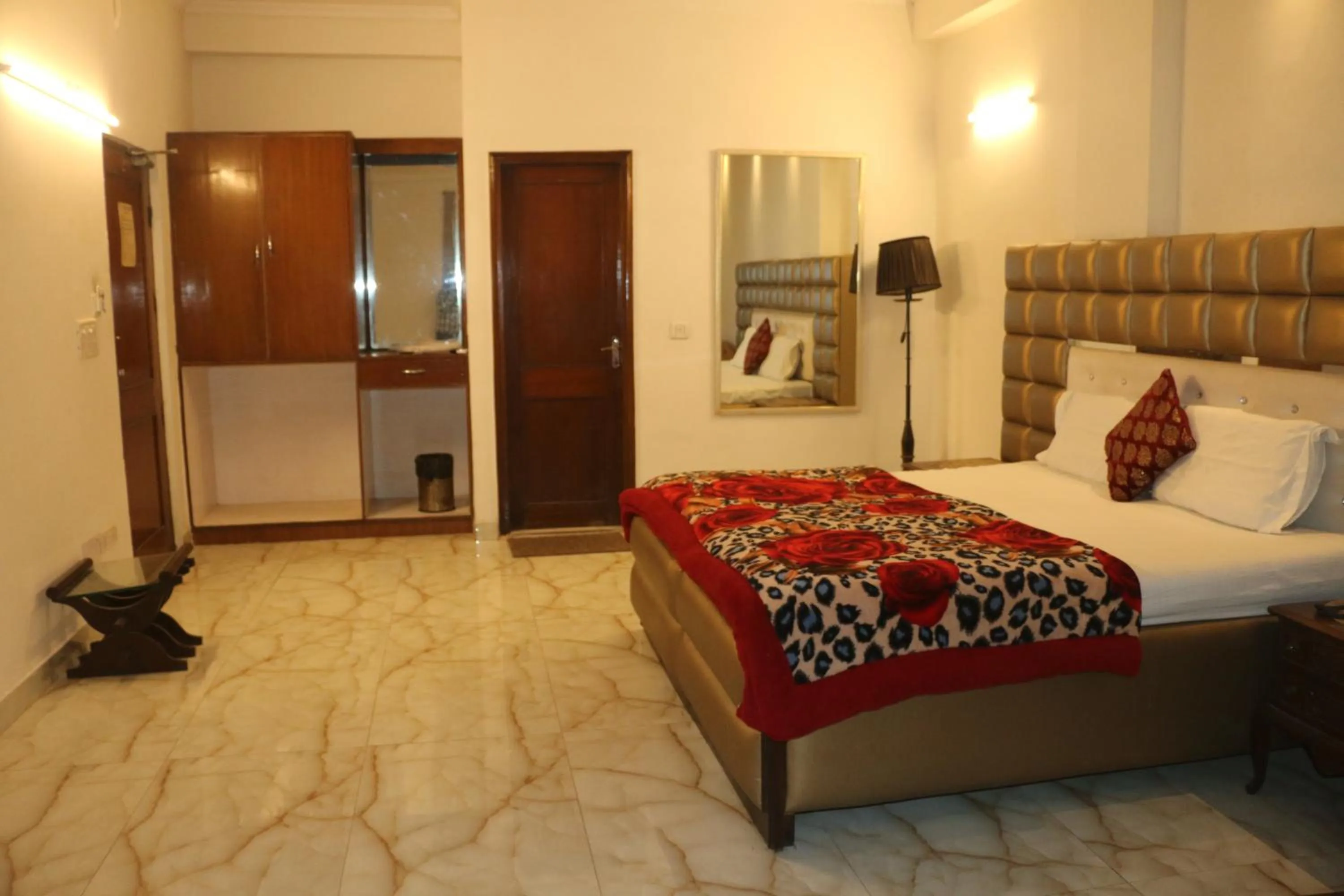 Bed in Hotel Swisston Palace