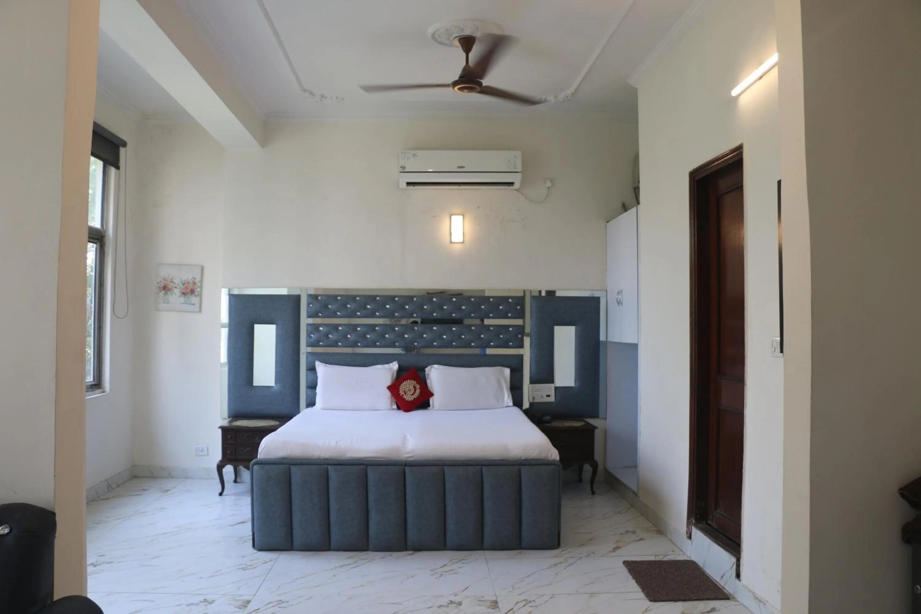 Bed in Hotel Swisston Palace