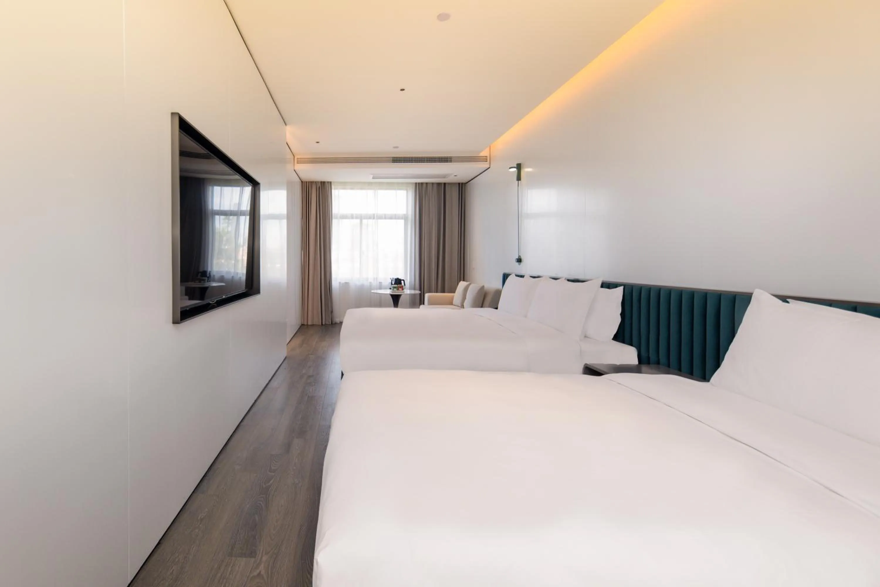 Photo of the whole room, Bed in Shanghai Autoongo Bund Hotel