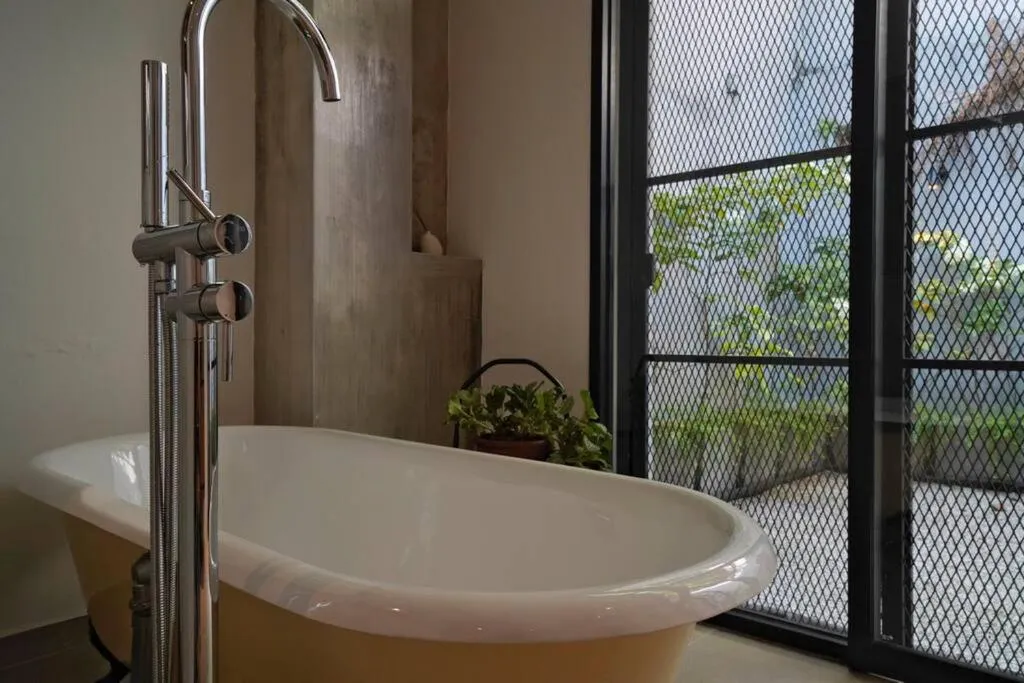 Quint Residence, Georgetown - Rustic Heritage Guesthouse by ALV