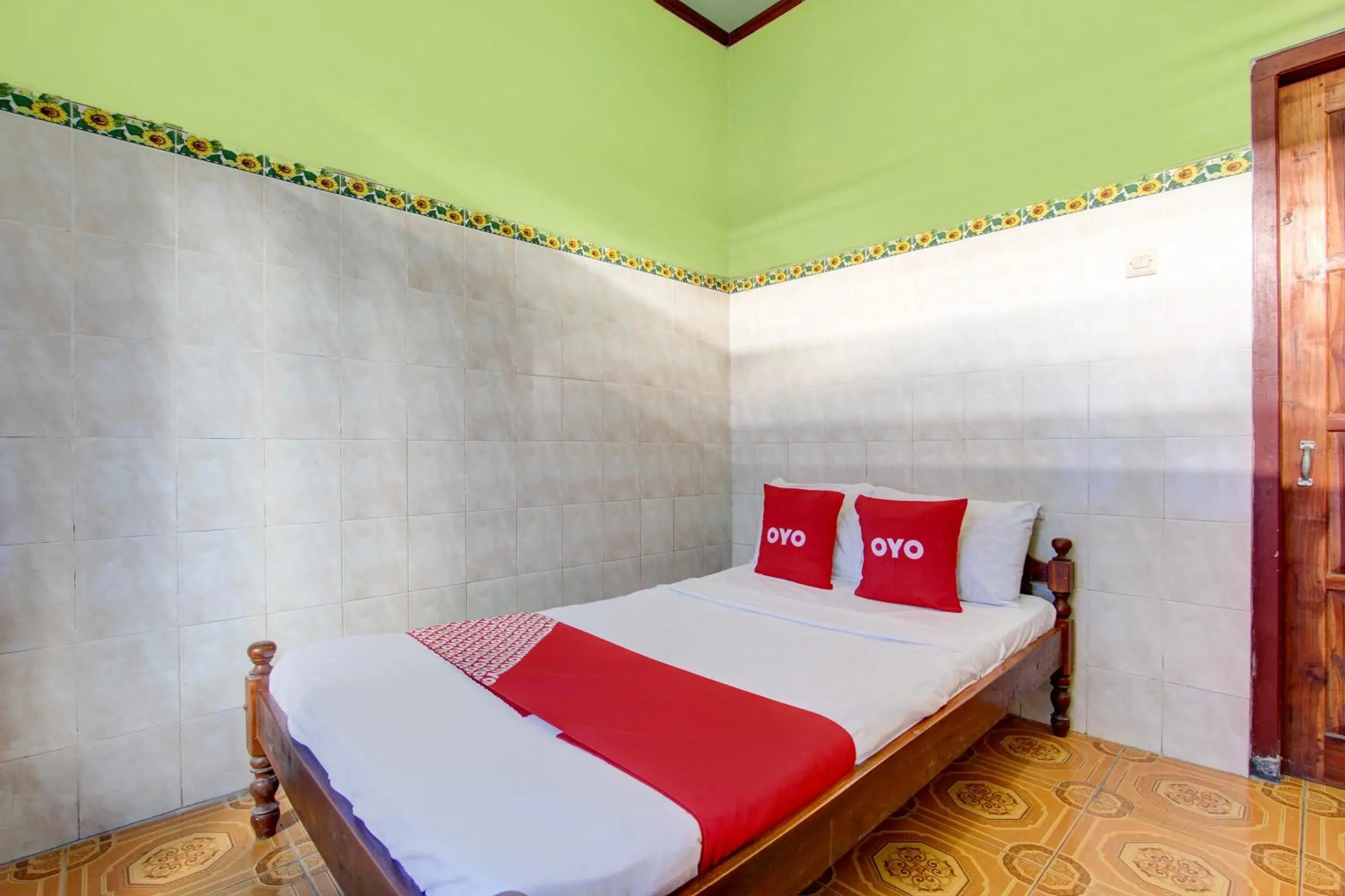 Deluxe Double Room in Hotel O Pondok Wisata Kurniawan 2NearWonogondang Camp ( Bumi Perkemahan Wonogondang ) Deluxe Double Room in Hotel O Pondok Wisata Kurniawan 2NearWonogondang Camp ( Bumi Perkemahan Wonogondang )