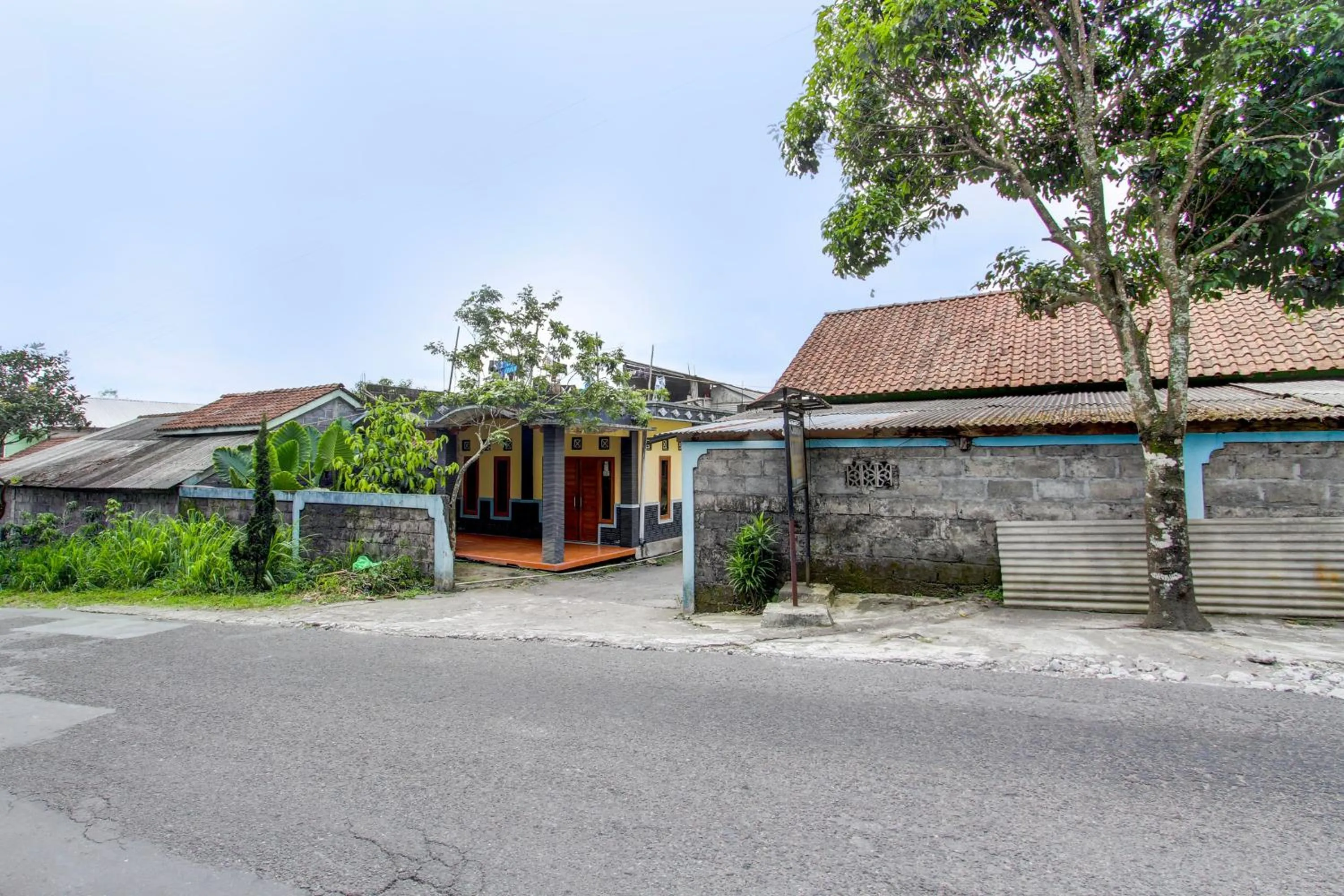 Facade/entrance in Hotel O Pondok Wisata Kurniawan 2NearWonogondang Camp ( Bumi Perkemahan Wonogondang )