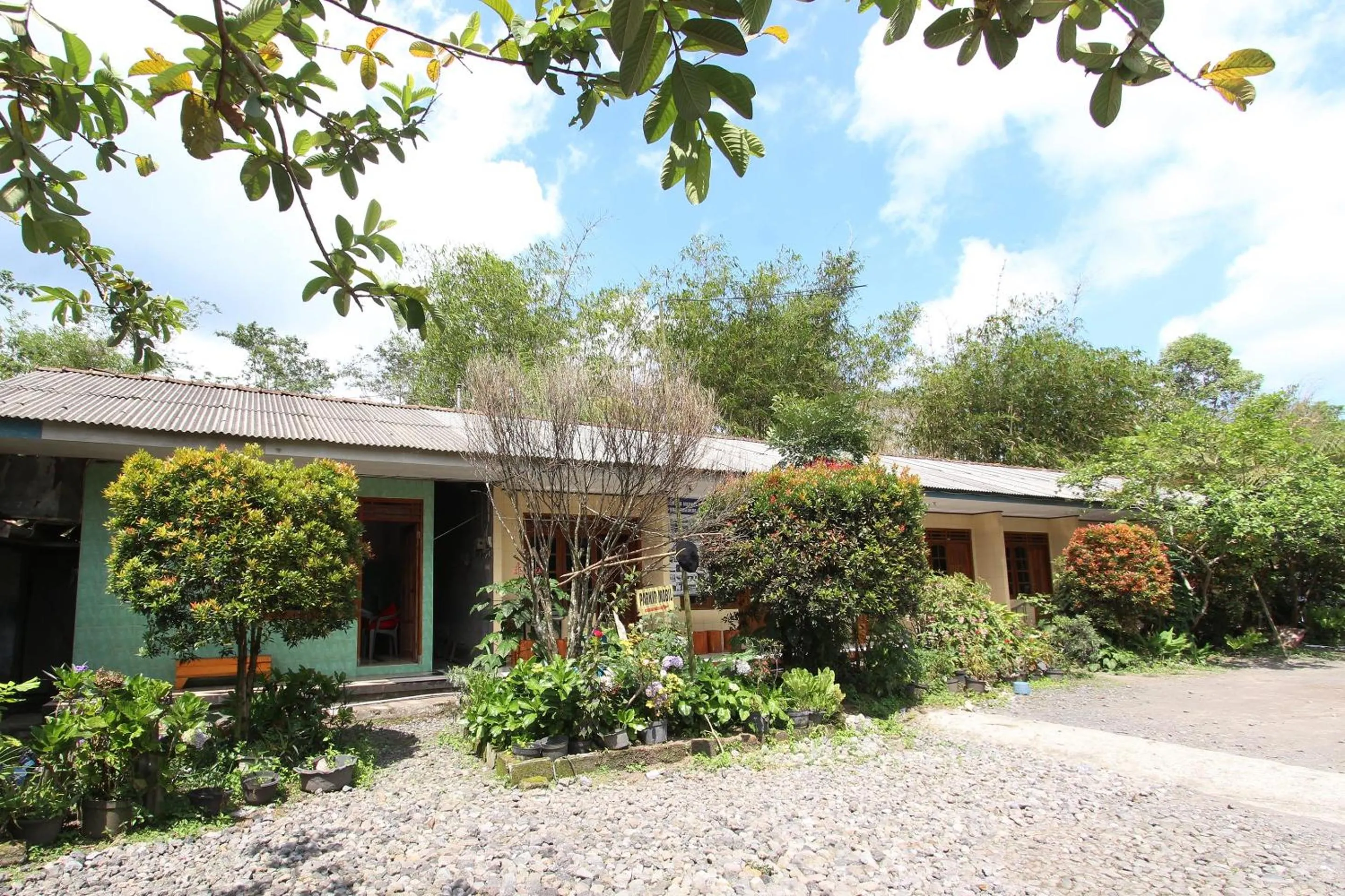 Facade/entrance in Hotel O Pondok Wisata Sri MulyoNearSultan Agung Stadium Bantul