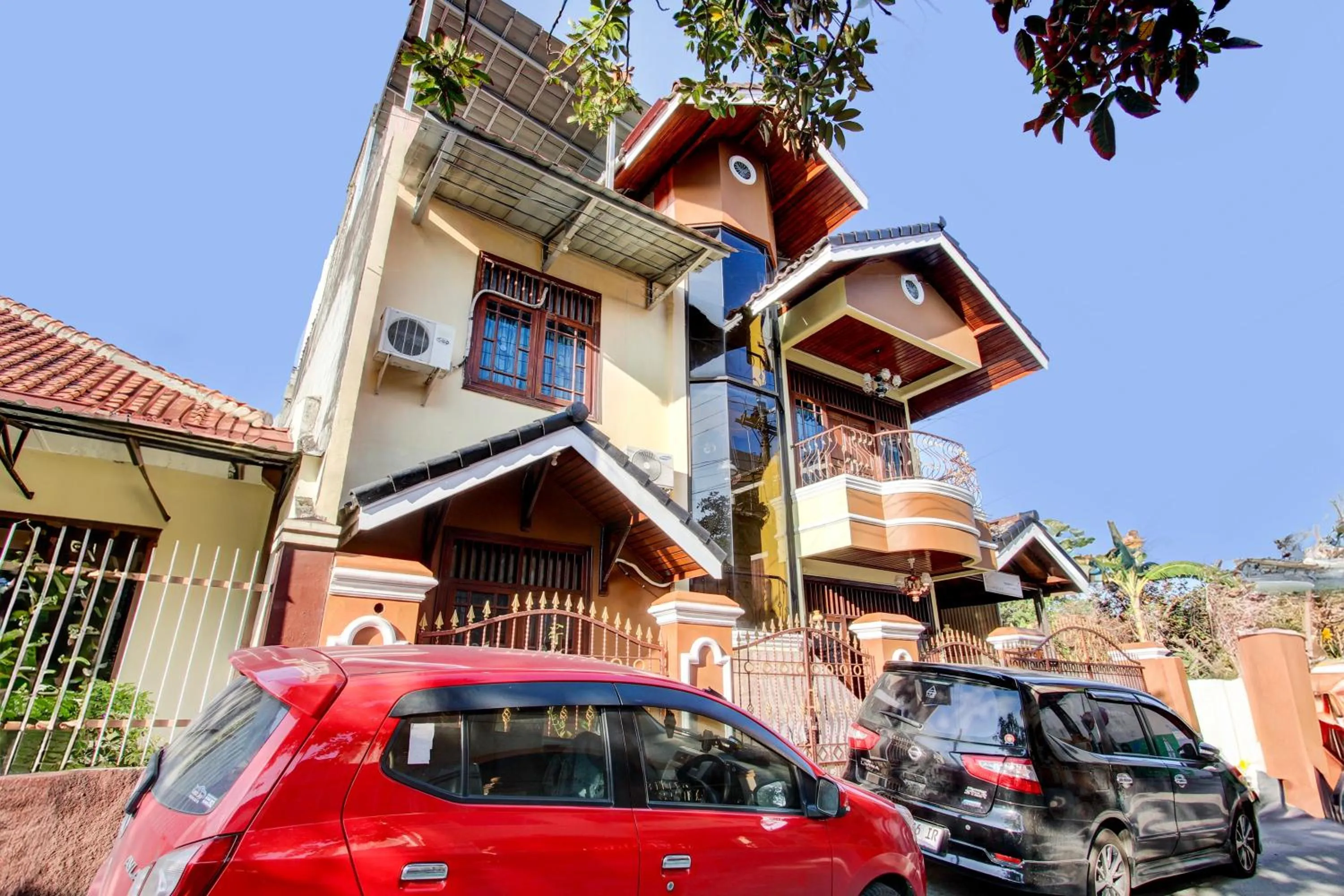 Facade/entrance in Hotel O Griya Pius Syariah Malioboro