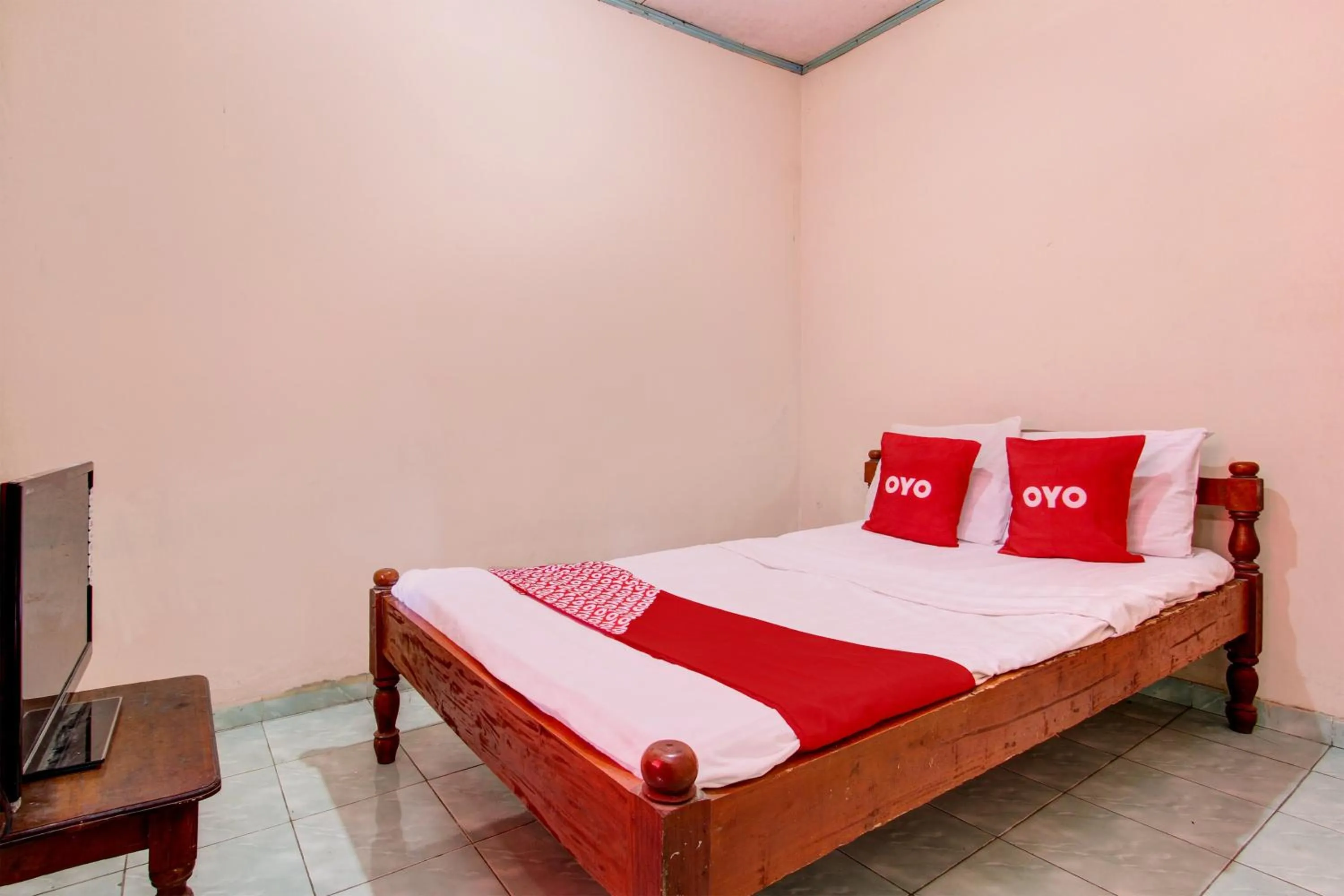 Bedroom, Bed in Hotel O Pondok Wisata Sekar KemuningNearWonogondang Camp ( Bumi Perkemahan Wonogondang )