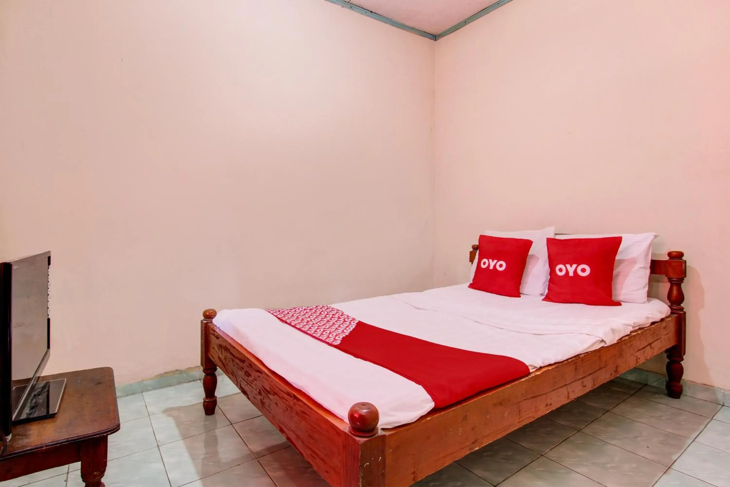 Bedroom, Bed in Hotel O Pondok Wisata Sekar KemuningNearWonogondang Camp ( Bumi Perkemahan Wonogondang ) Bedroom, Bed in Hotel O Pondok Wisata Sekar KemuningNearWonogondang Camp ( Bumi Perkemahan Wonogondang )