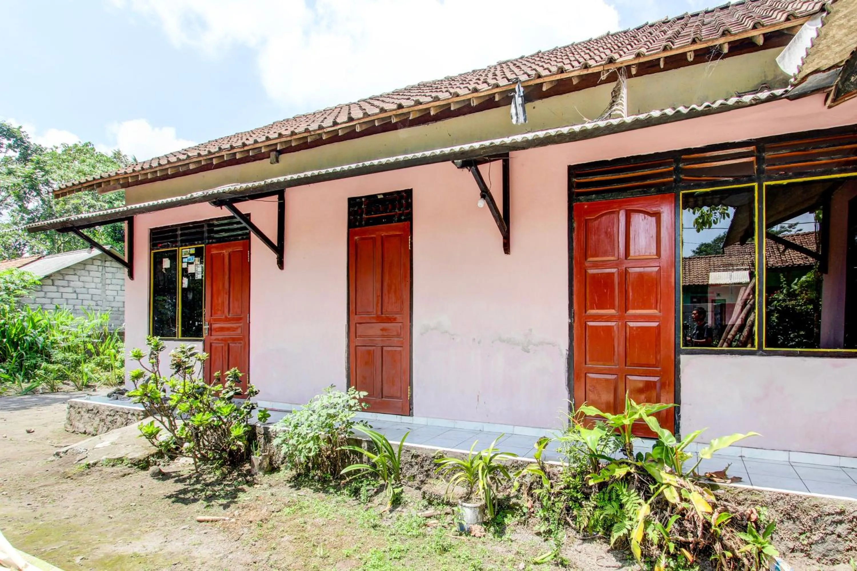 Lobby or reception in Hotel O Pondok Wisata Sekar KemuningNearWonogondang Camp ( Bumi Perkemahan Wonogondang )