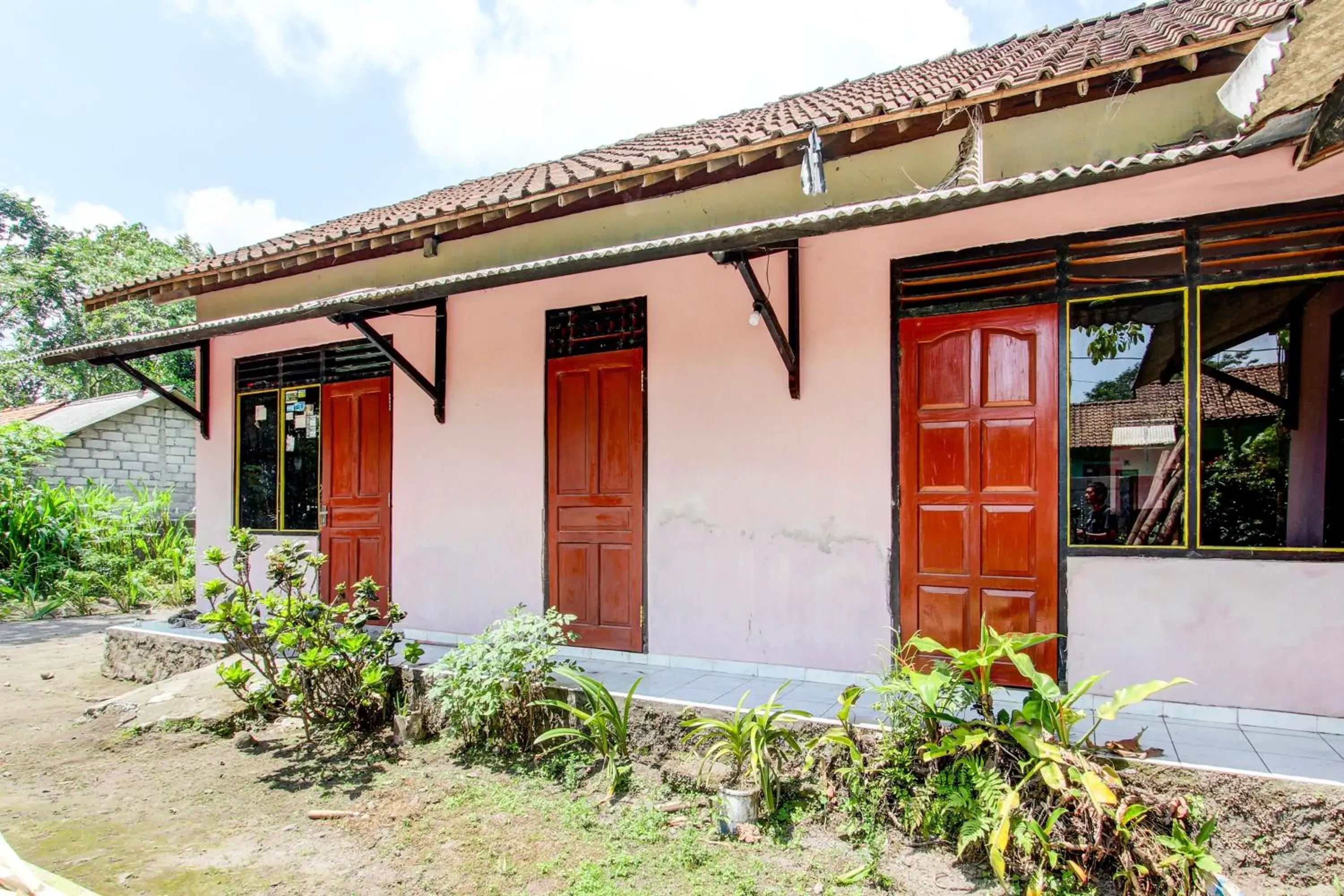 Hotel O Pondok Wisata Sekar KemuningNearWonogondang Camp ( Bumi Perkemahan Wonogondang ) Hotel O Pondok Wisata Sekar KemuningNearWonogondang Camp ( Bumi Perkemahan Wonogondang )