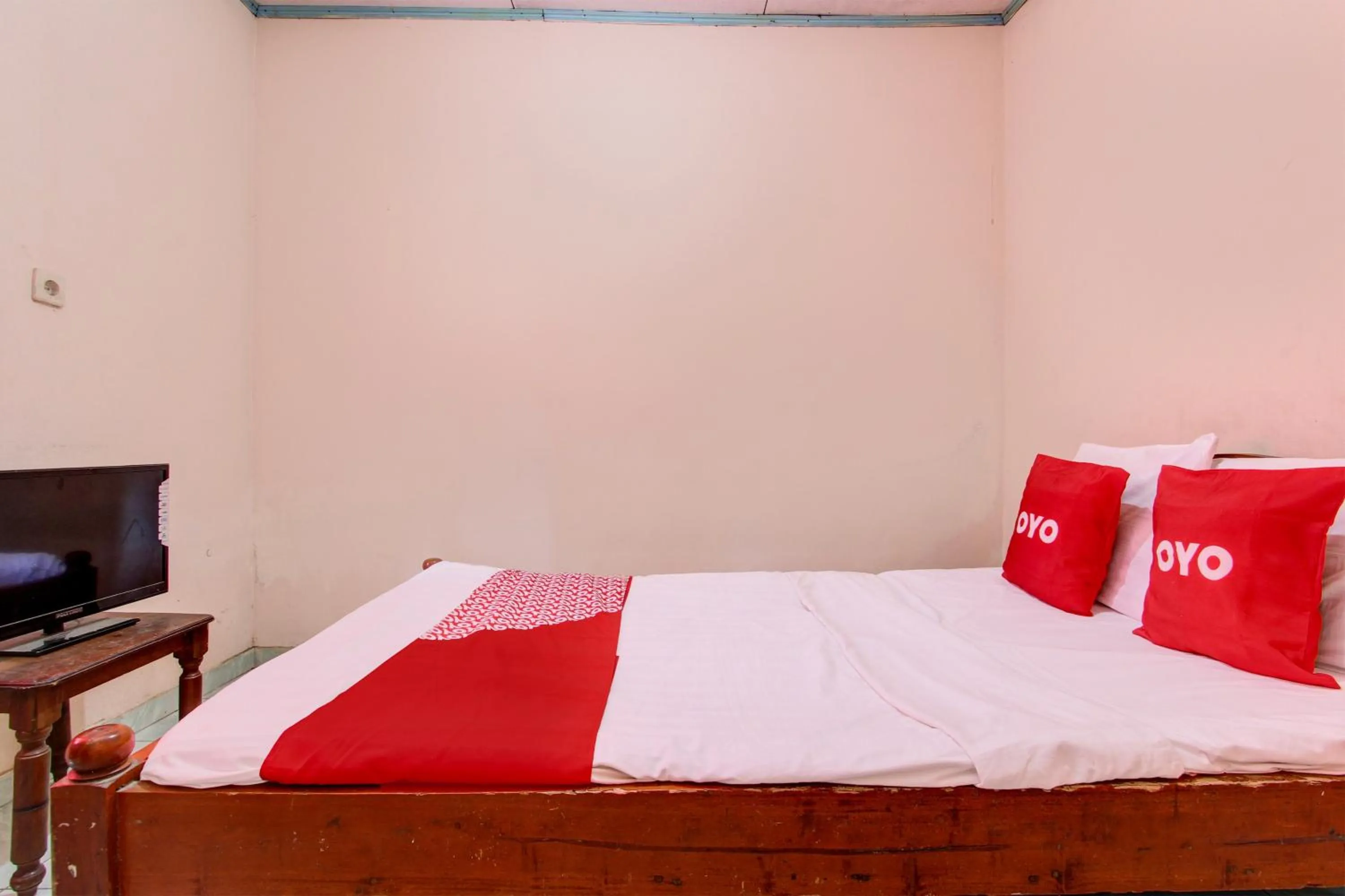 Bedroom, Bed in Hotel O Pondok Wisata Sekar KemuningNearWonogondang Camp ( Bumi Perkemahan Wonogondang )