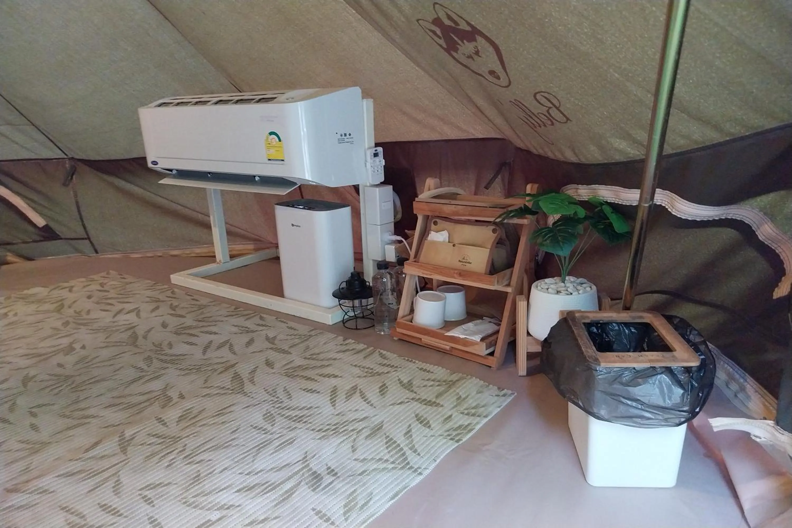 locker in It my life cafe x camp