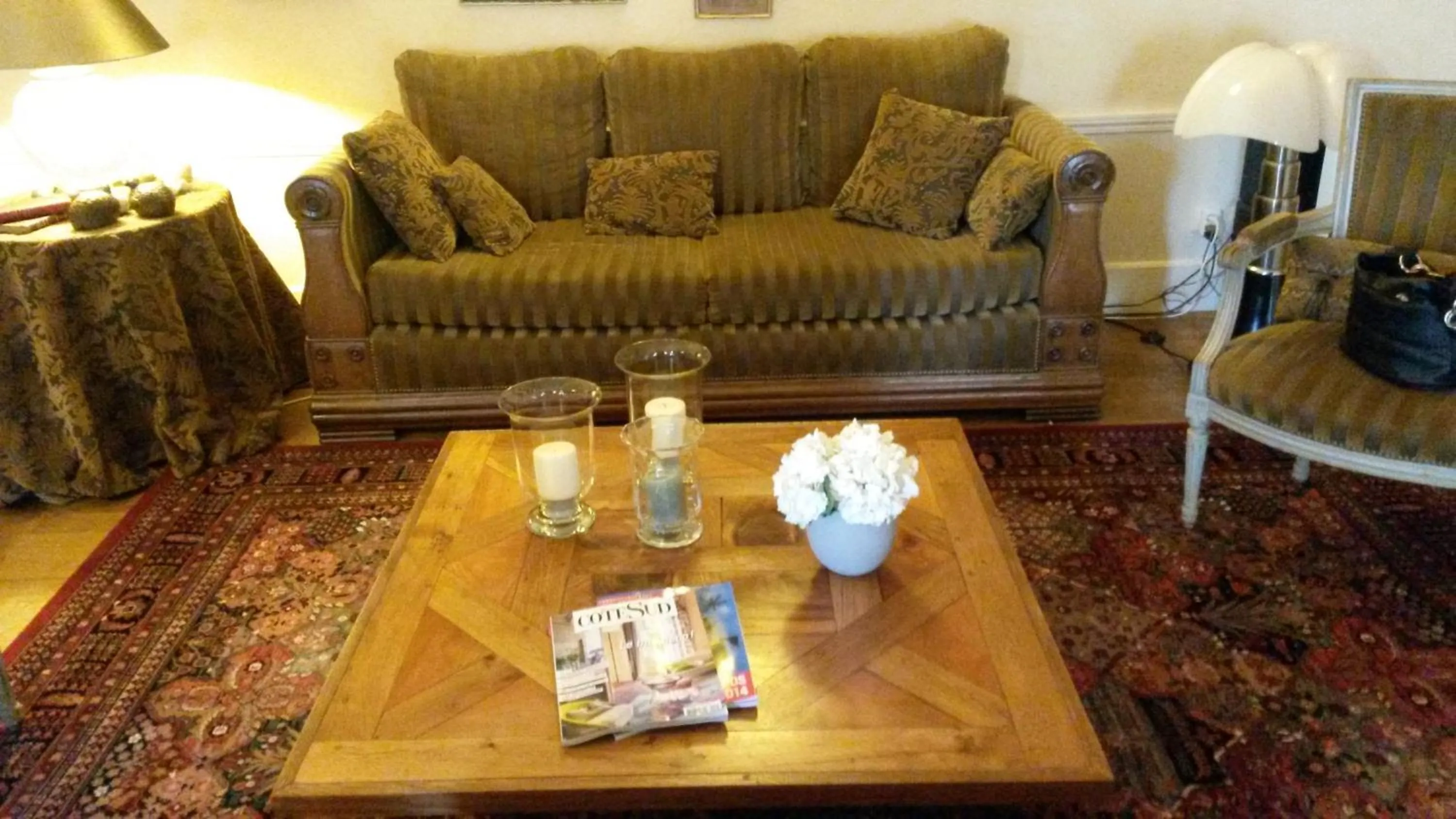 Seating area in Maison Epellius