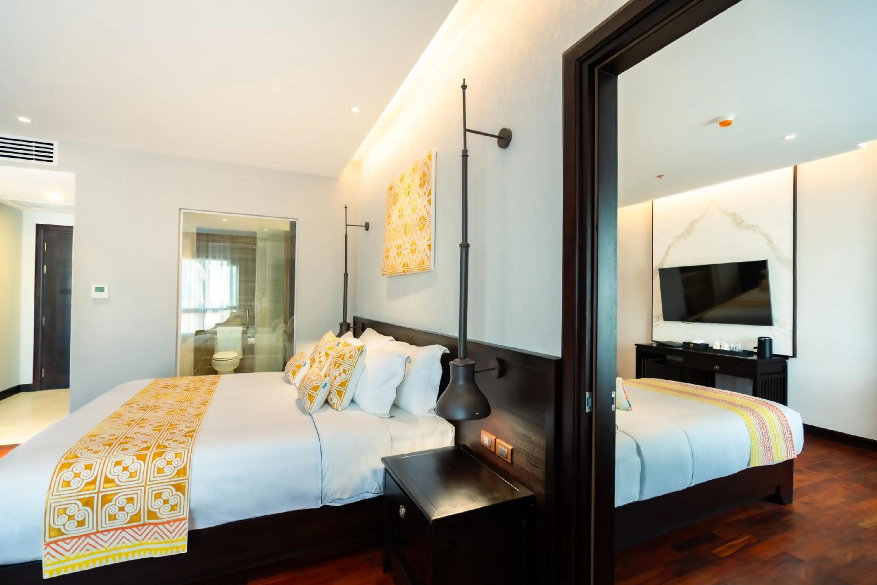 Guests, Bed in Mintra Hotel Vientiane