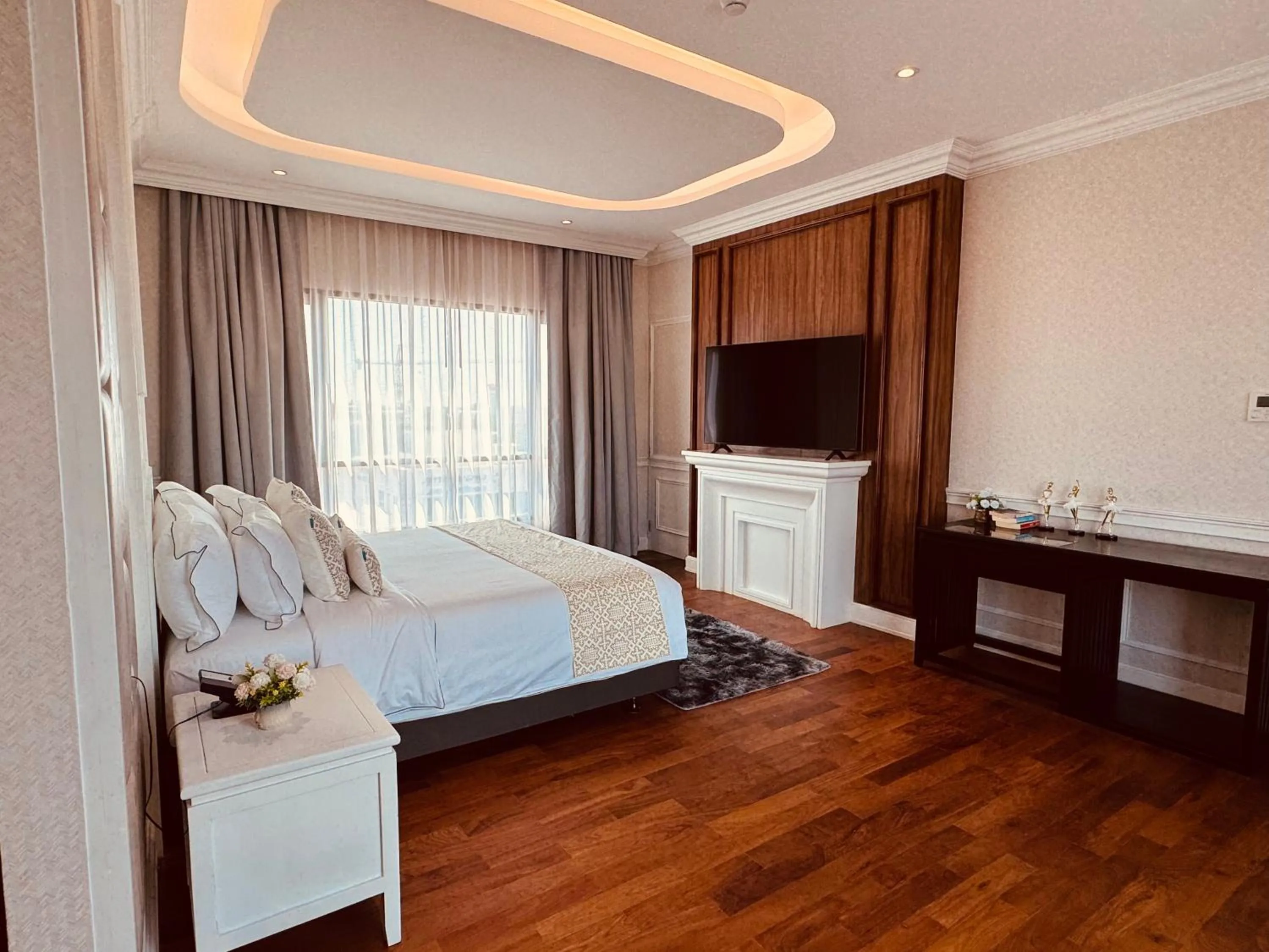 Photo of the whole room, Bed in Mintra Hotel Vientiane