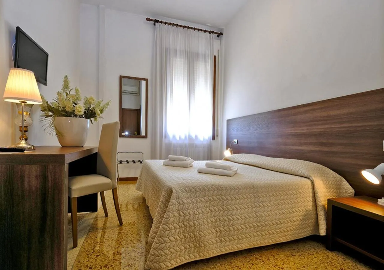 TV and multimedia, Bed in Locanda Al Santuario