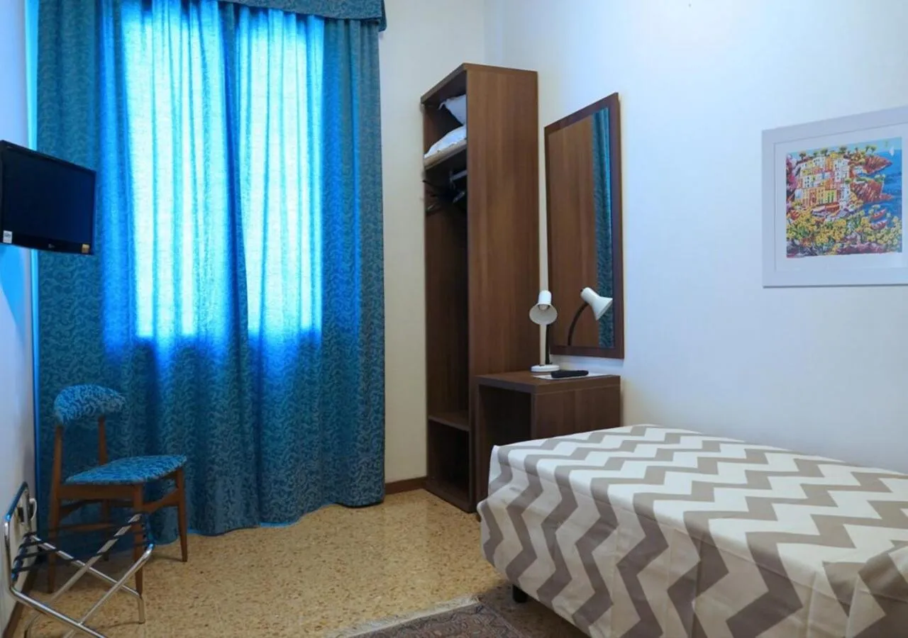 Bathroom, Bed in Locanda Al Santuario