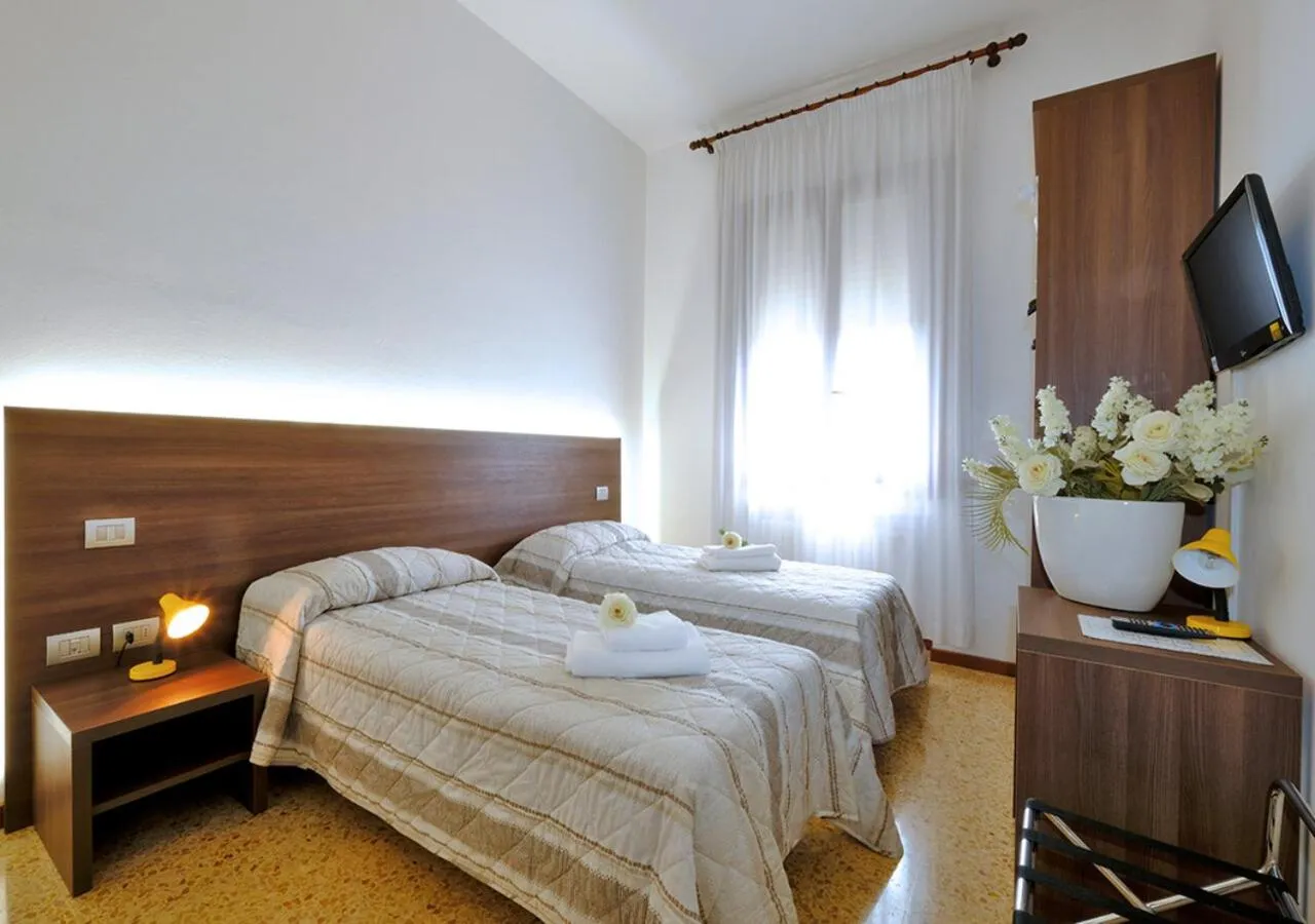 Bathroom, Bed in Locanda Al Santuario