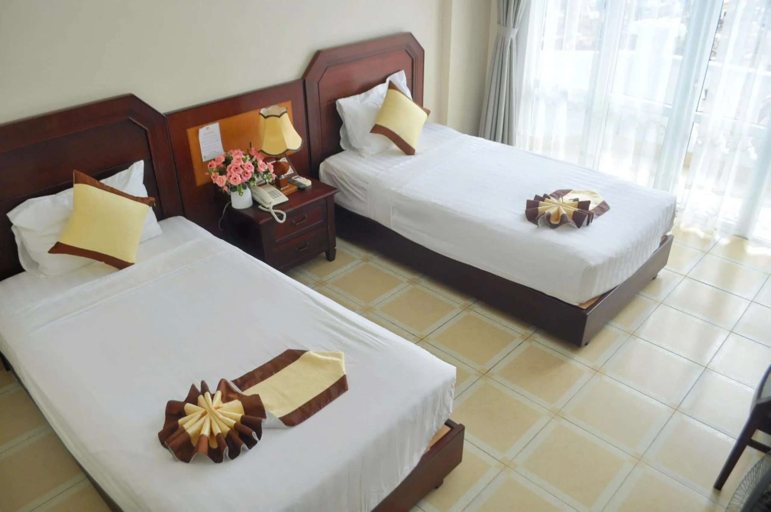 Property building, Bed in Hung Long Harbour Hotel