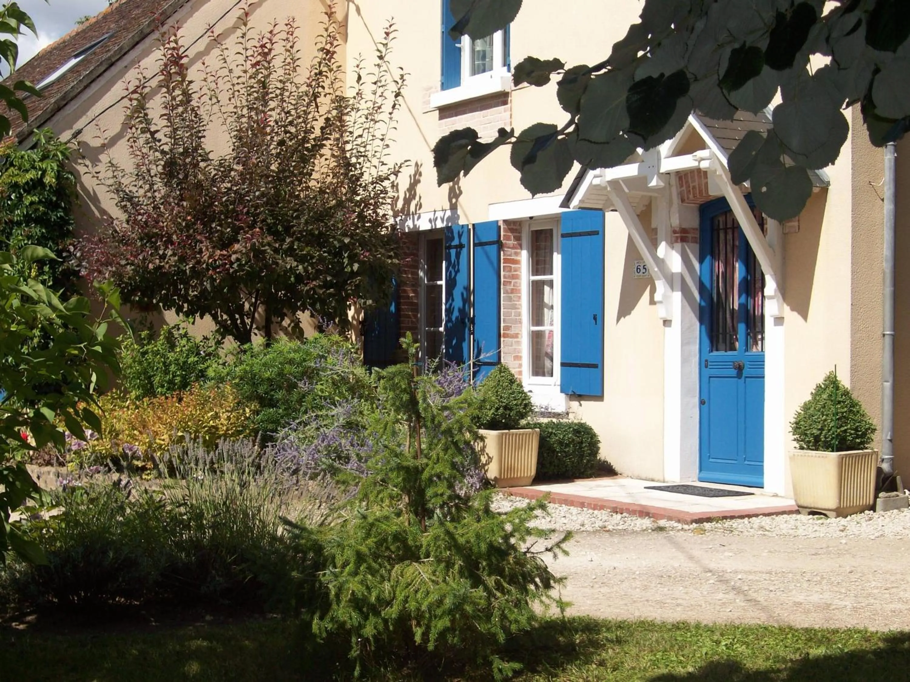 Facade/entrance in Loire, Châteaux, et Vignes