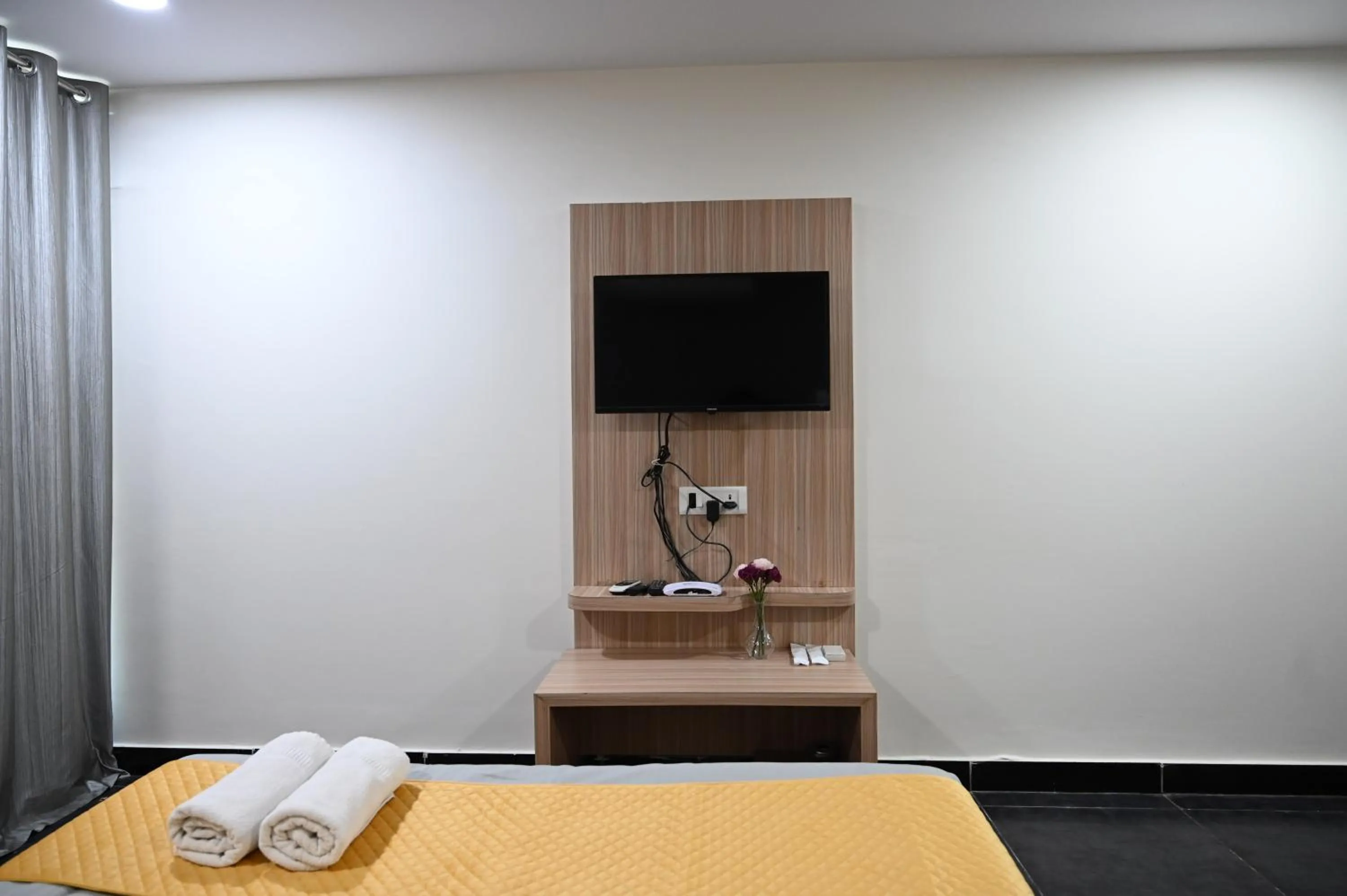 Bed in Hotel Supraja Yellow Bells