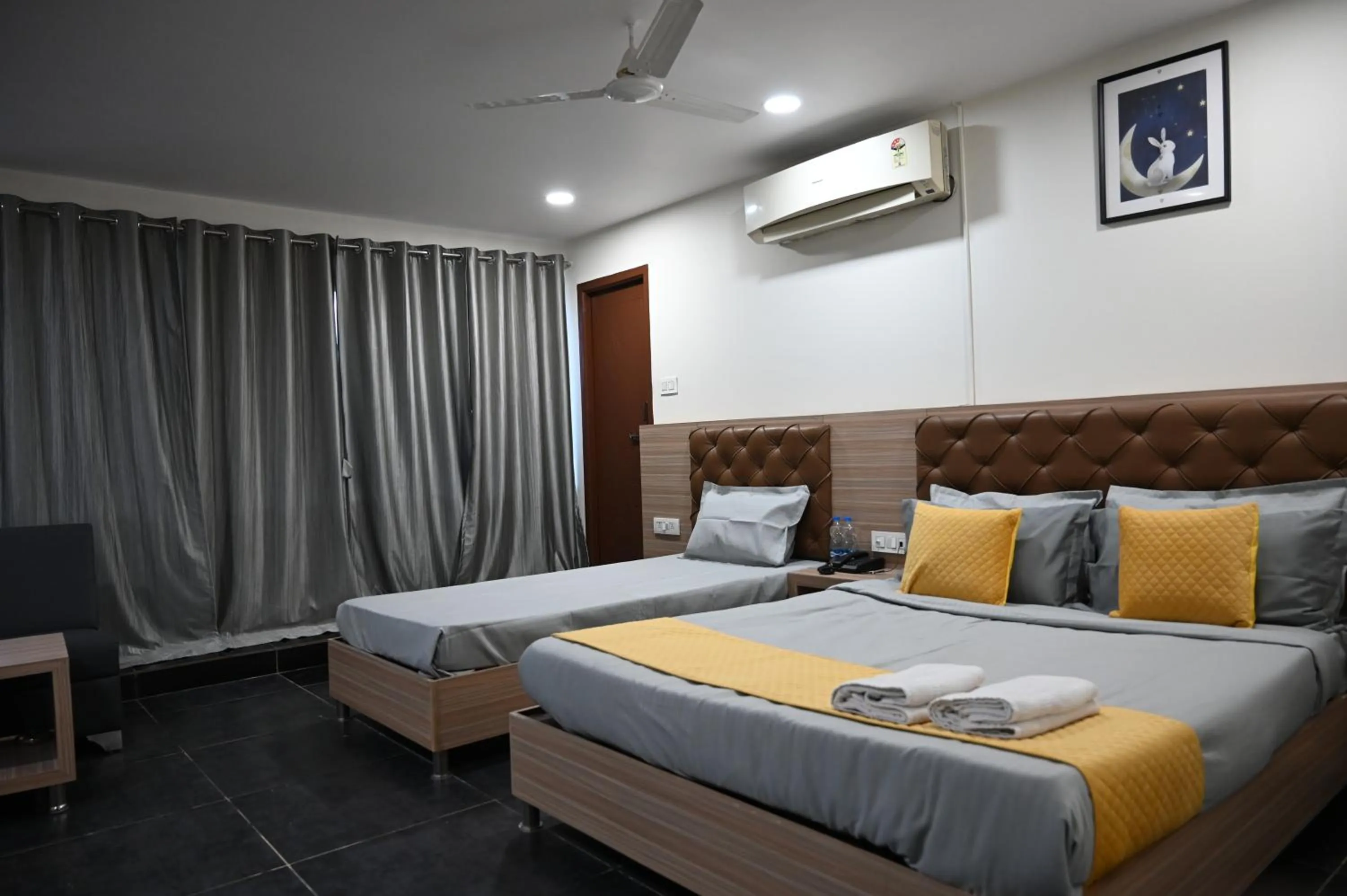 Bed in Hotel Supraja Yellow Bells