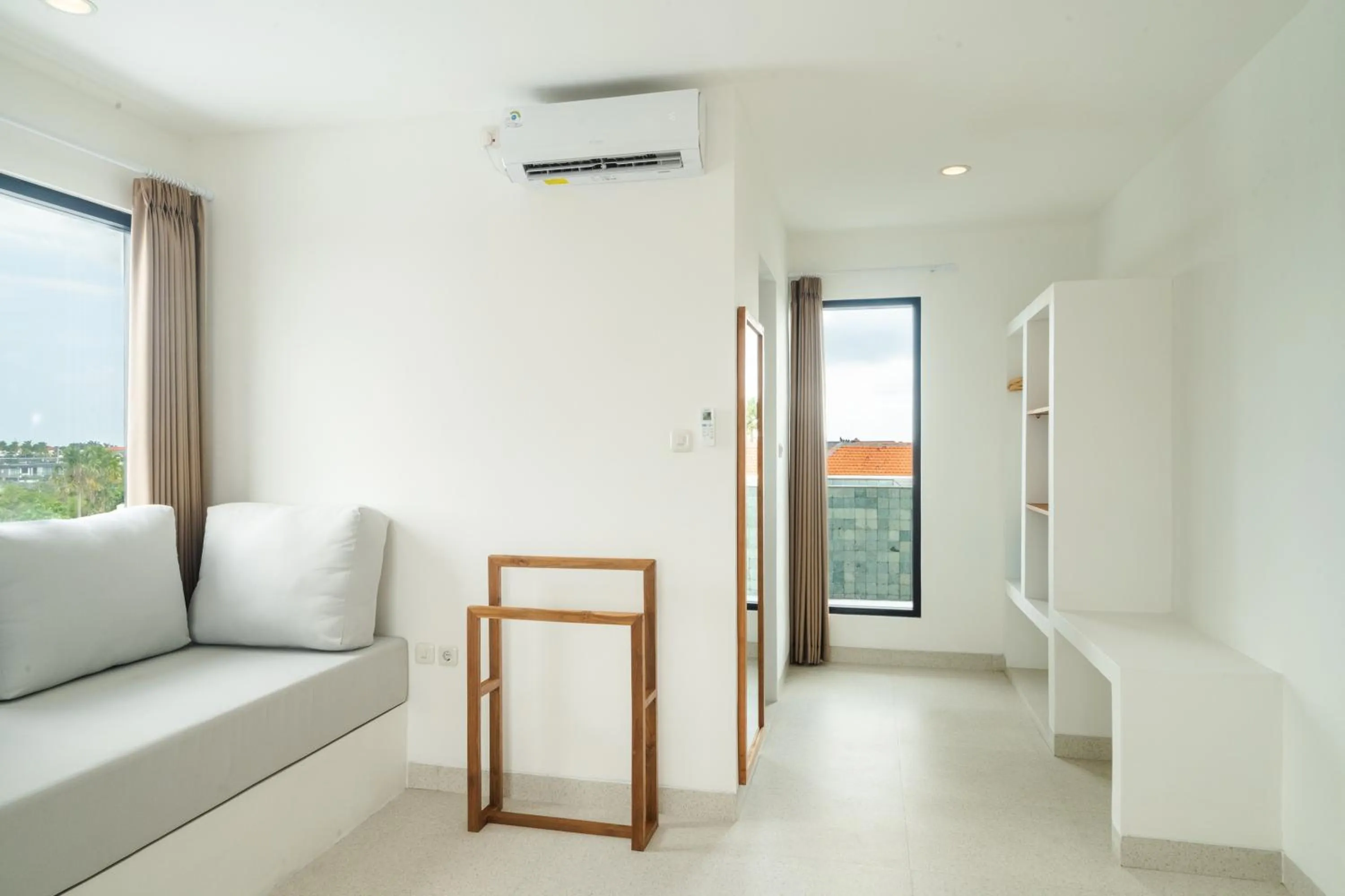 Photo of the whole room in The Simore