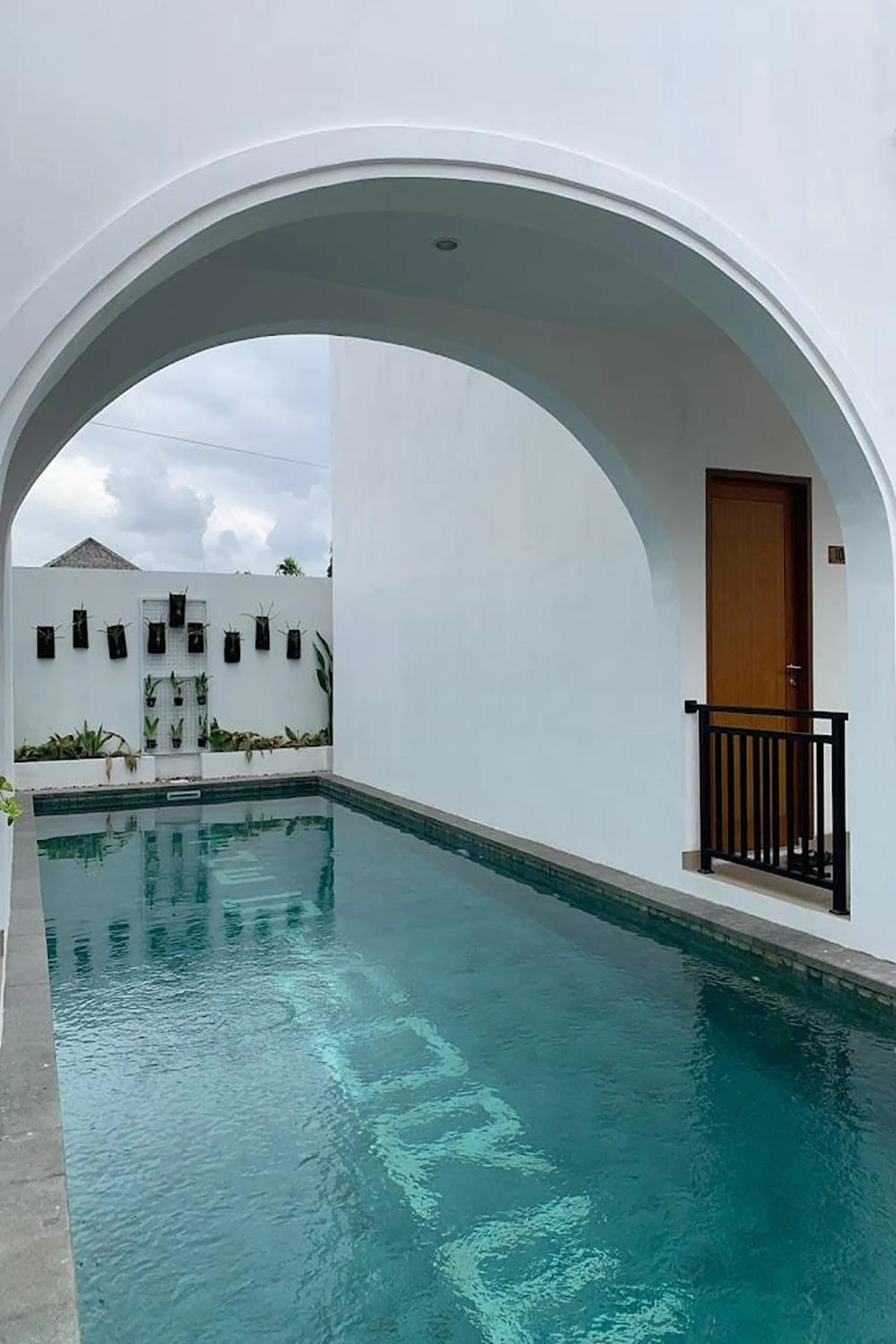 Pool view in The Simore