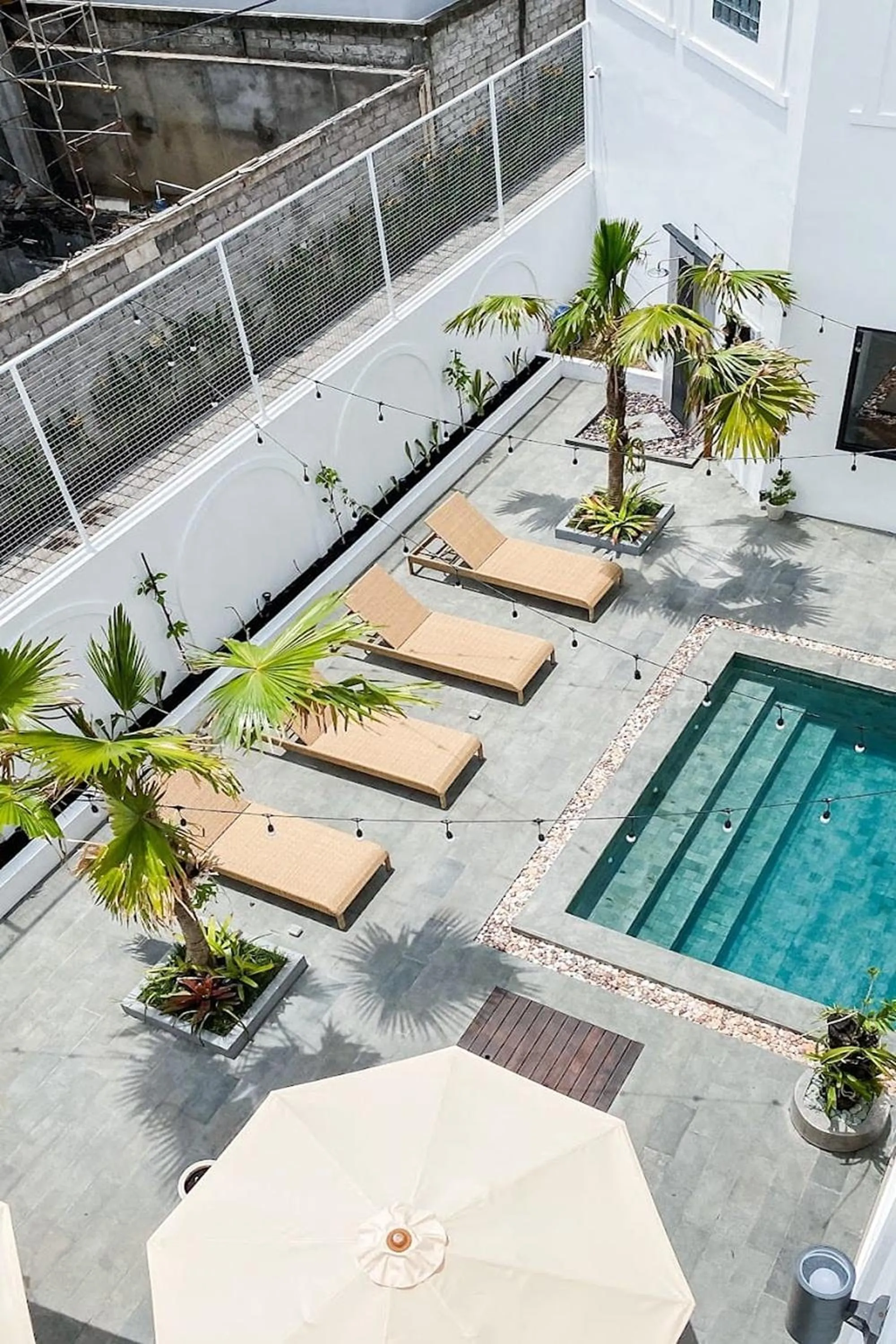 Swimming pool in The Simore