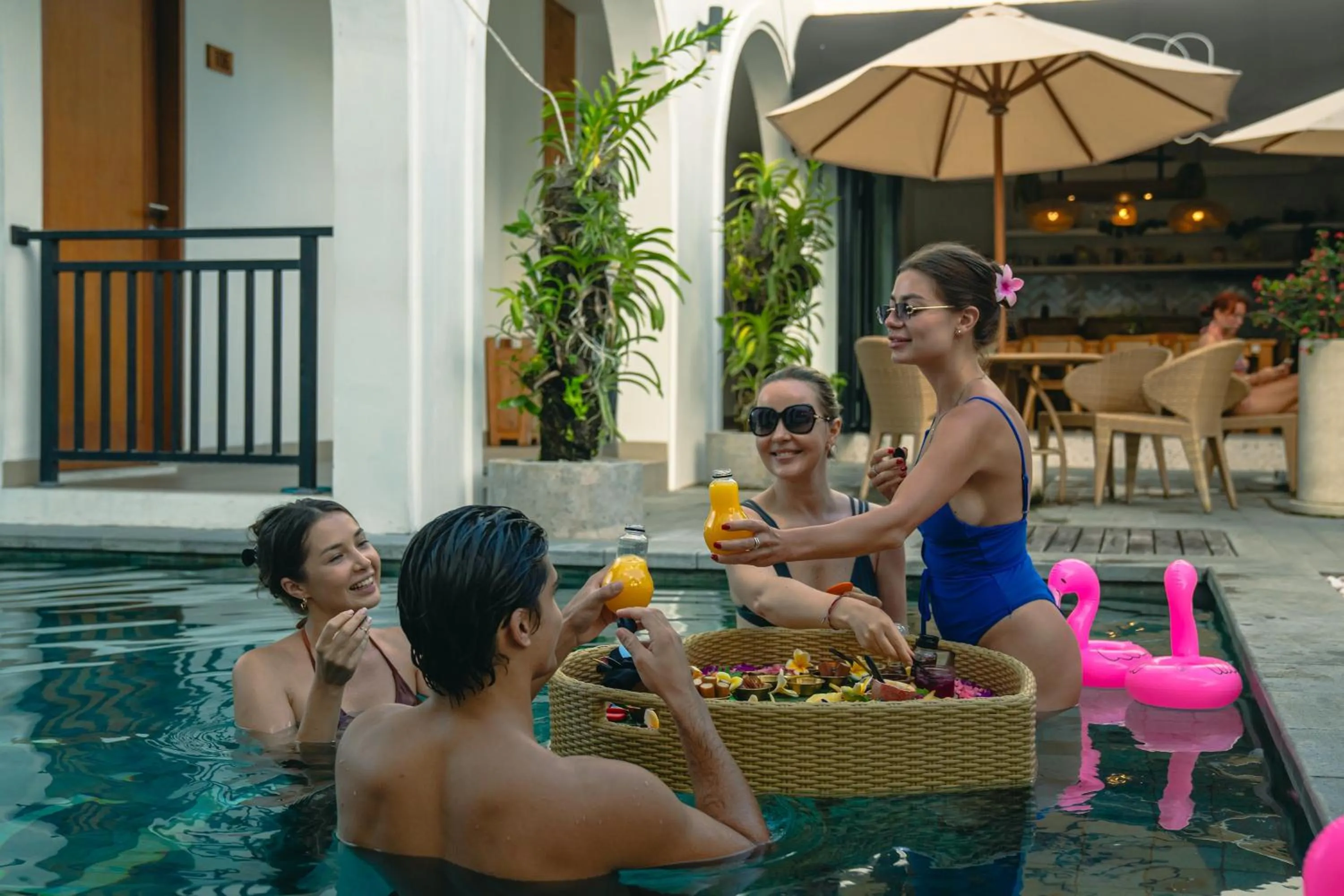 Swimming pool in The Simore