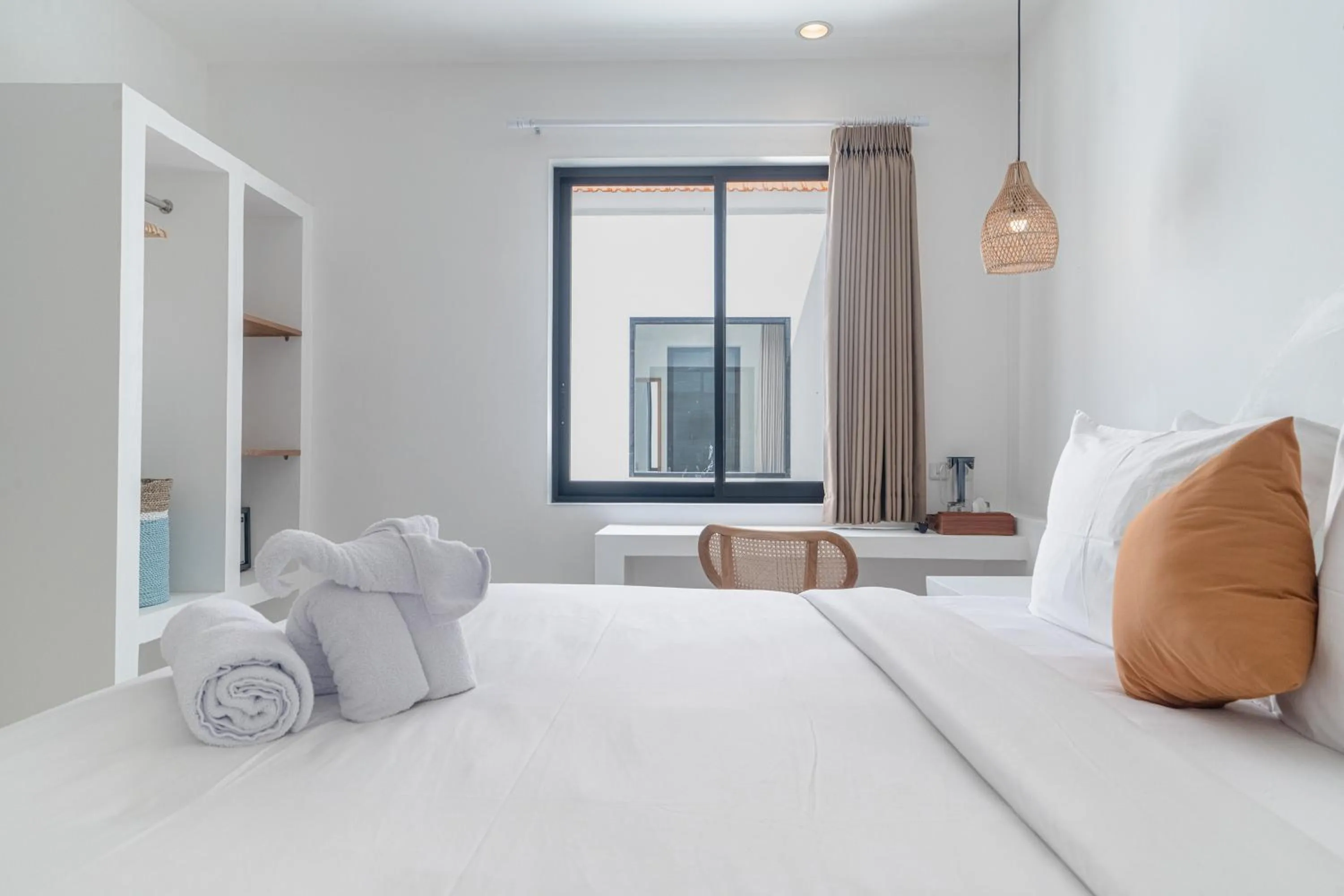 Photo of the whole room, Bed in The Simore