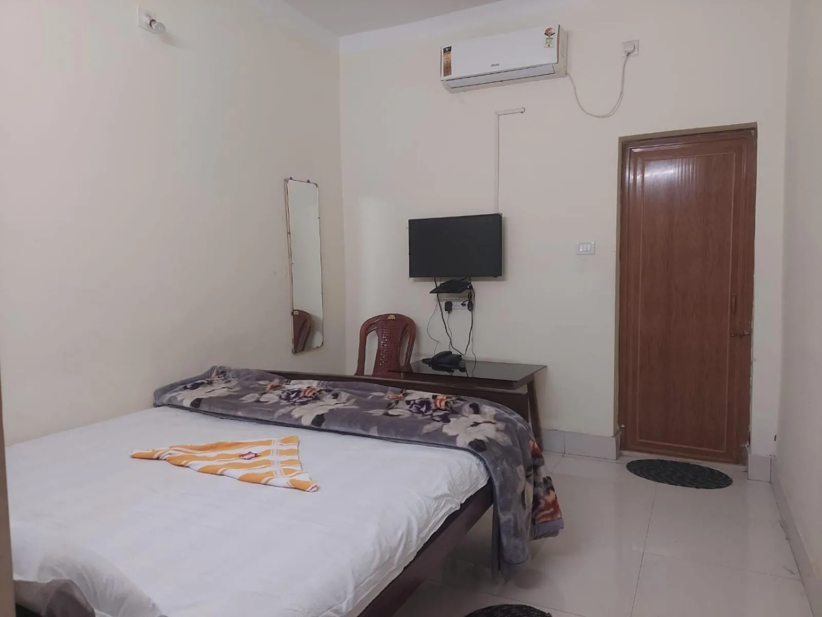 Photo of the whole room, Bed in Rajlaxmi Resort - Pure Veg