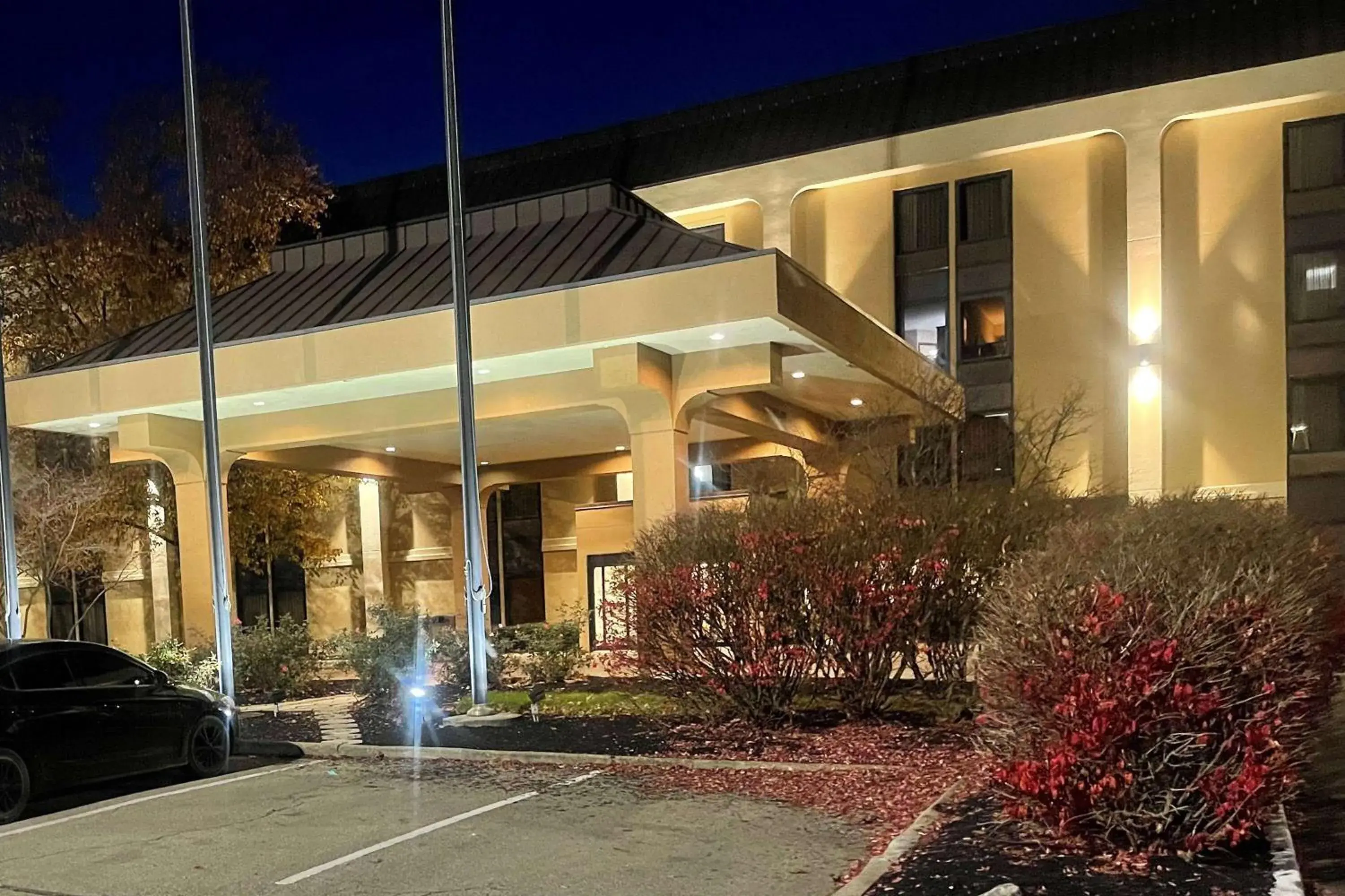 Property Building in The Best Western Plus Dayton Northwest