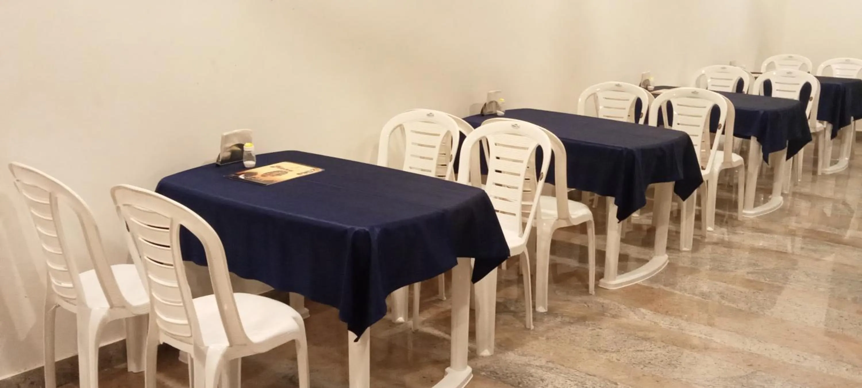 Restaurant/places to eat in HOTEL SHYAM PALACE INDIA AGRA