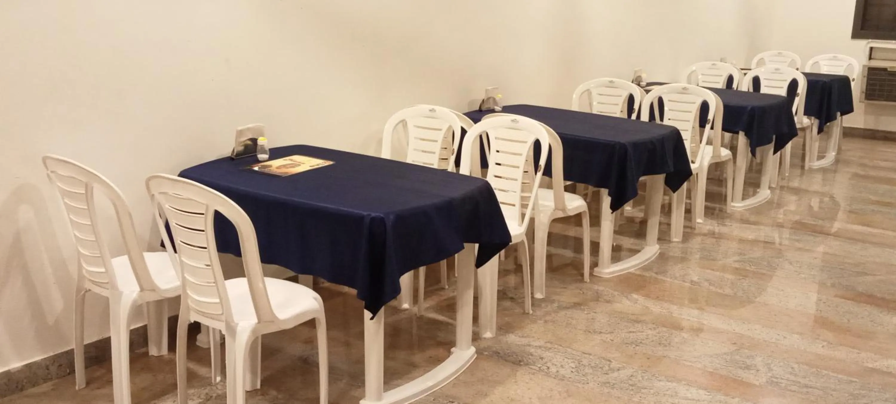 Restaurant/places to eat in HOTEL SHYAM PALACE INDIA AGRA