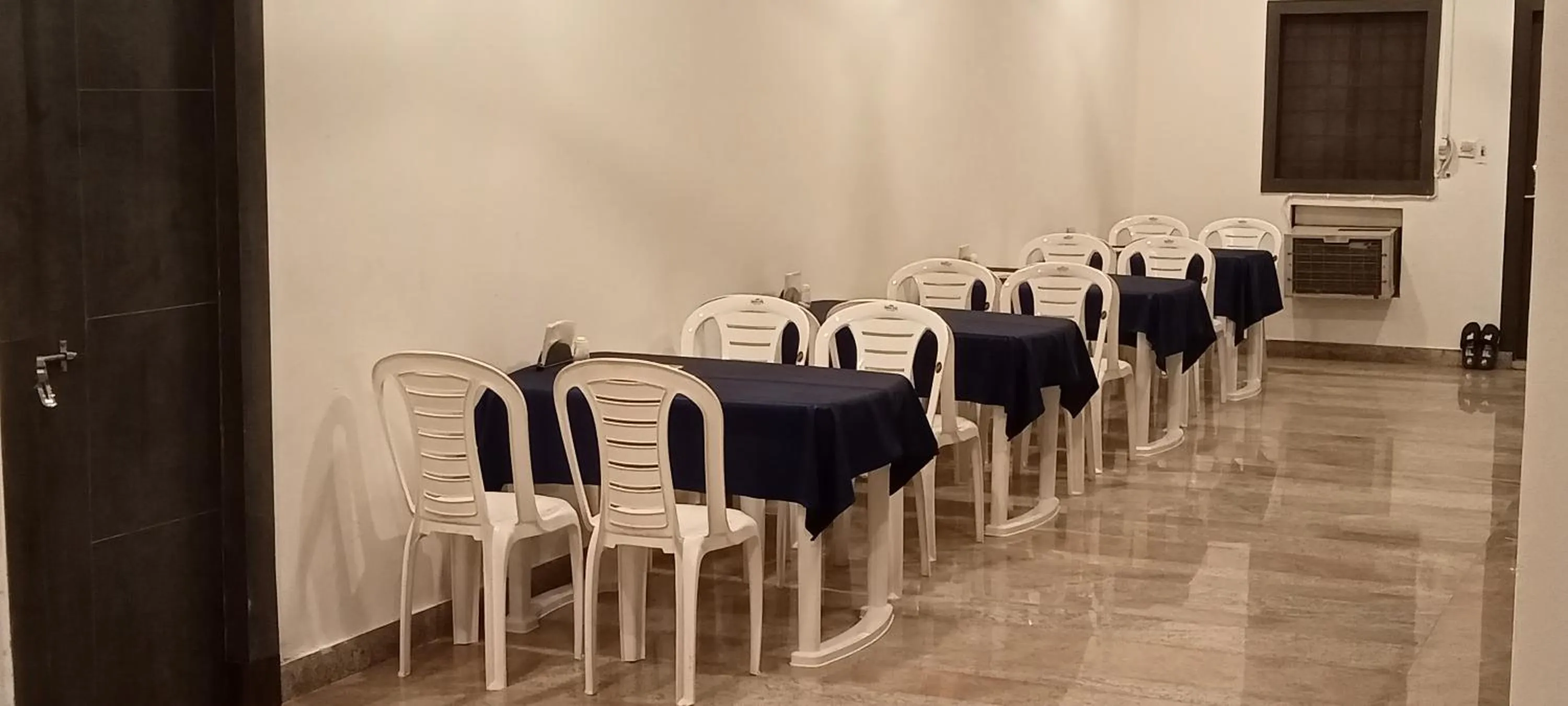 Seating area in HOTEL SHYAM PALACE INDIA AGRA