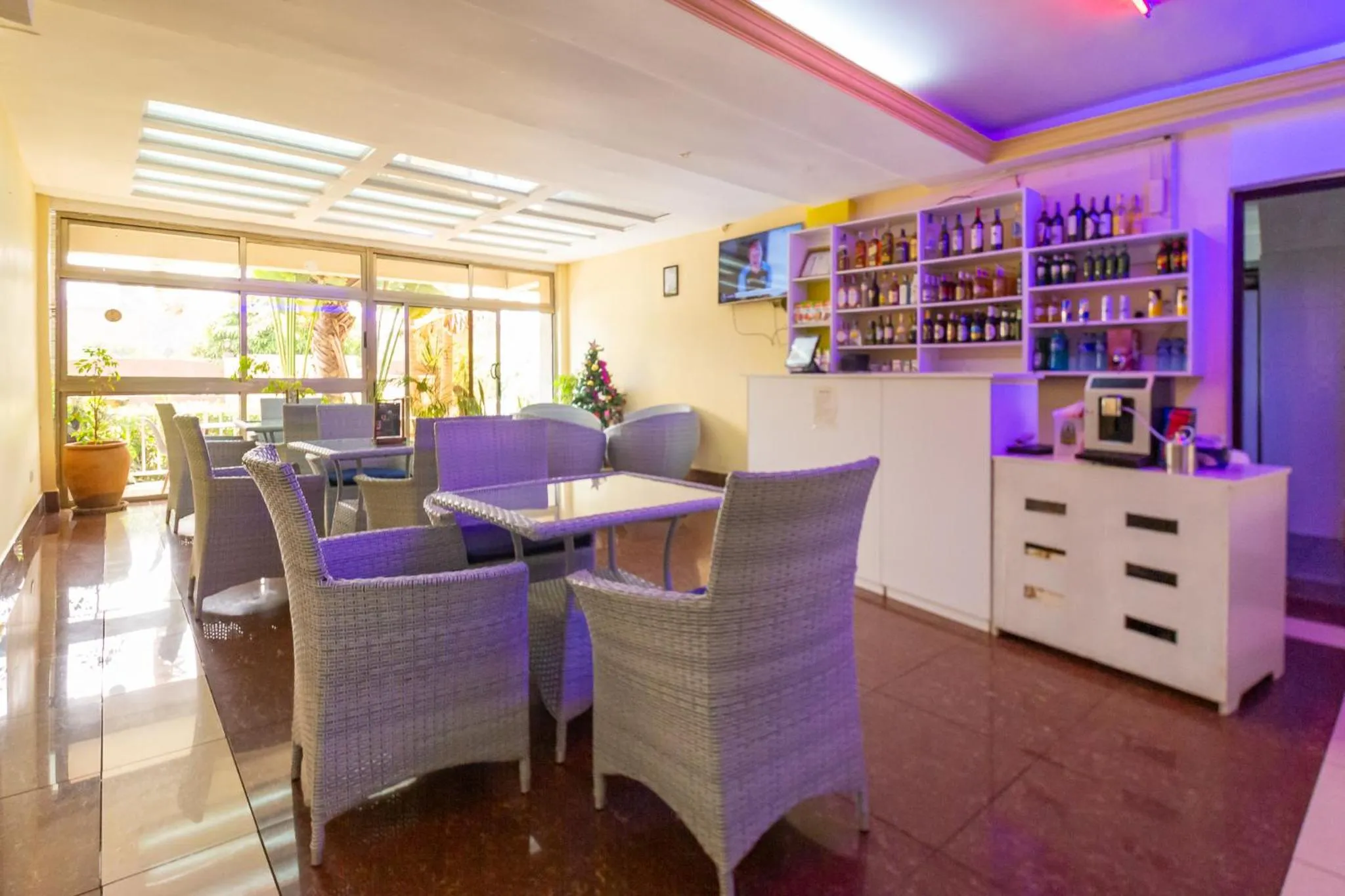 Lounge or bar in Eldon Apartments & Suites