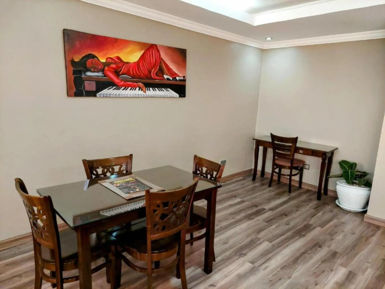 Decorative detail in Eldon Apartments & Suites