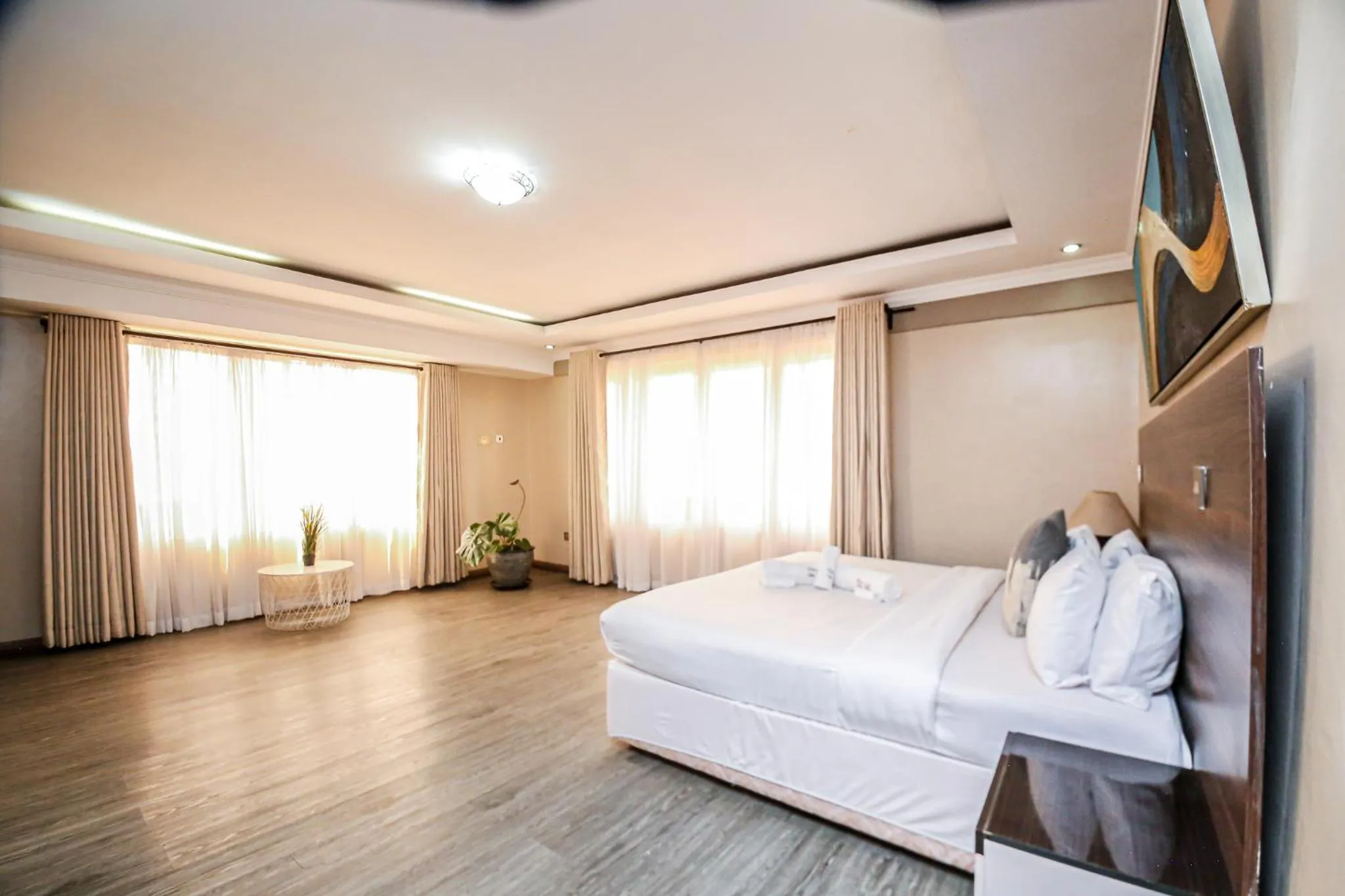 Bed in Eldon Apartments & Suites