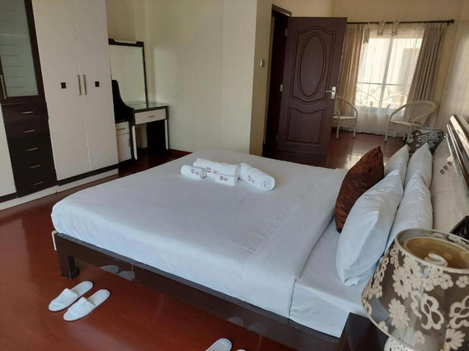 Bed in Eldon Apartments & Suites