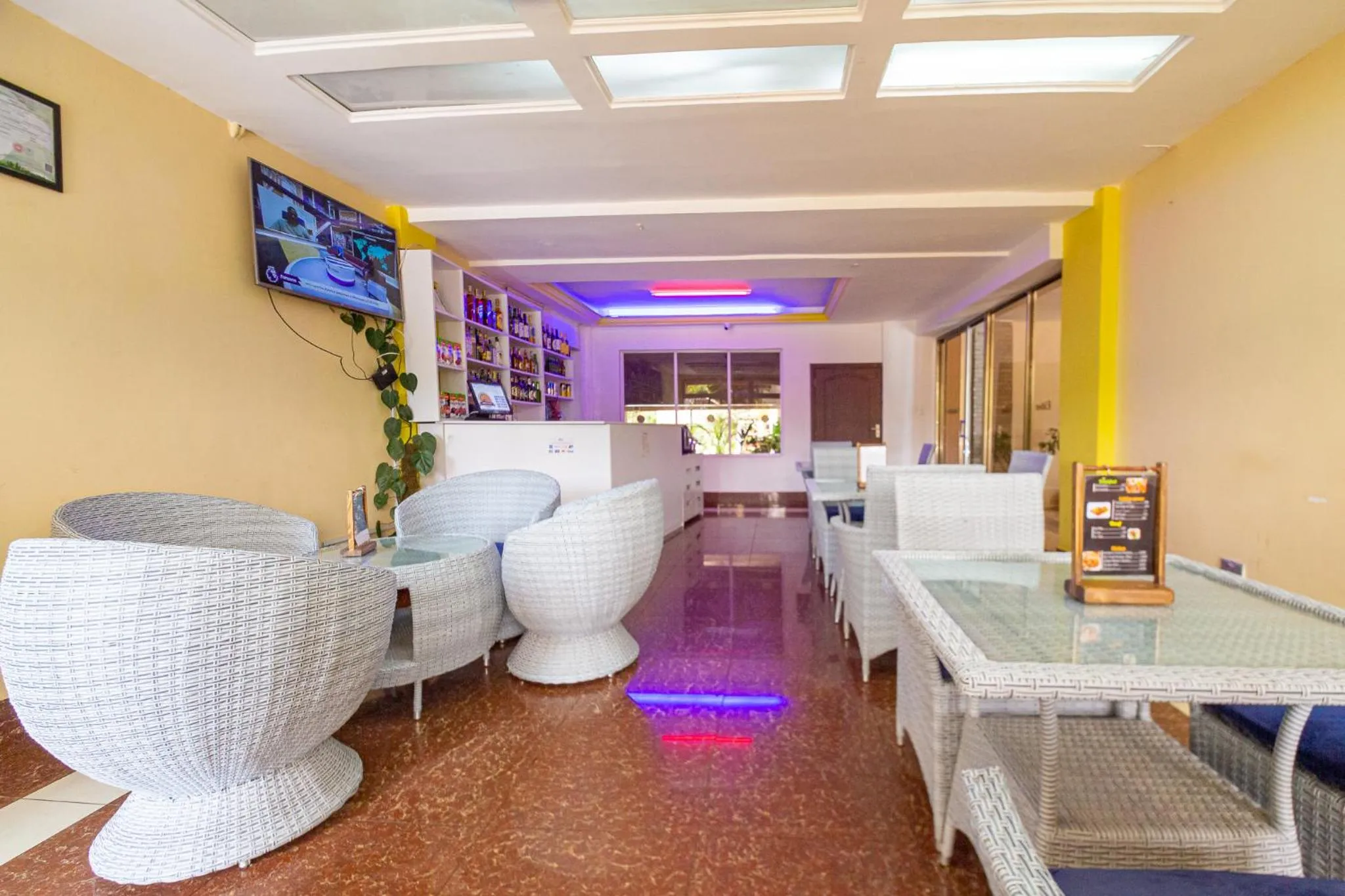 TV and multimedia in Eldon Apartments & Suites