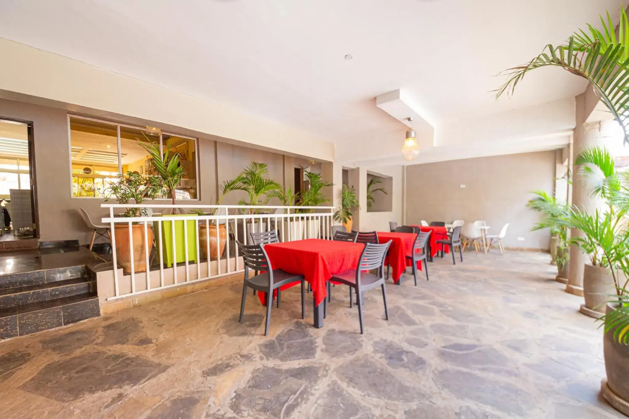 Restaurant/places to eat in Eldon Apartments & Suites Restaurant/places to eat in Eldon Apartments & Suites