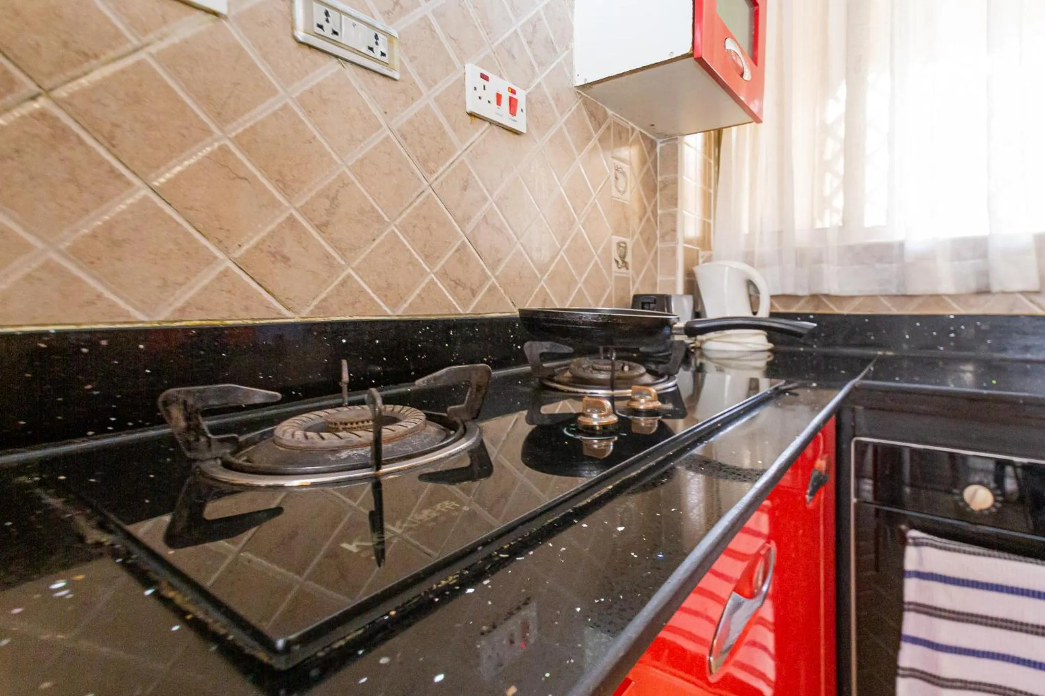 Kitchen or kitchenette in Eldon Apartments & Suites