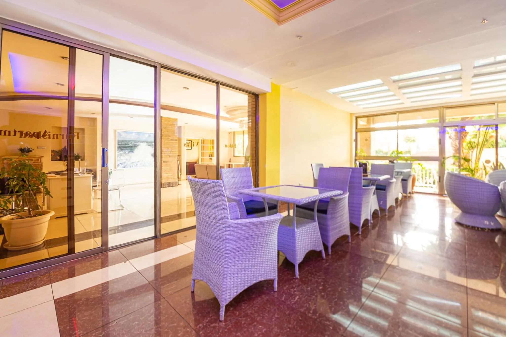 Seating area in Eldon Apartments & Suites